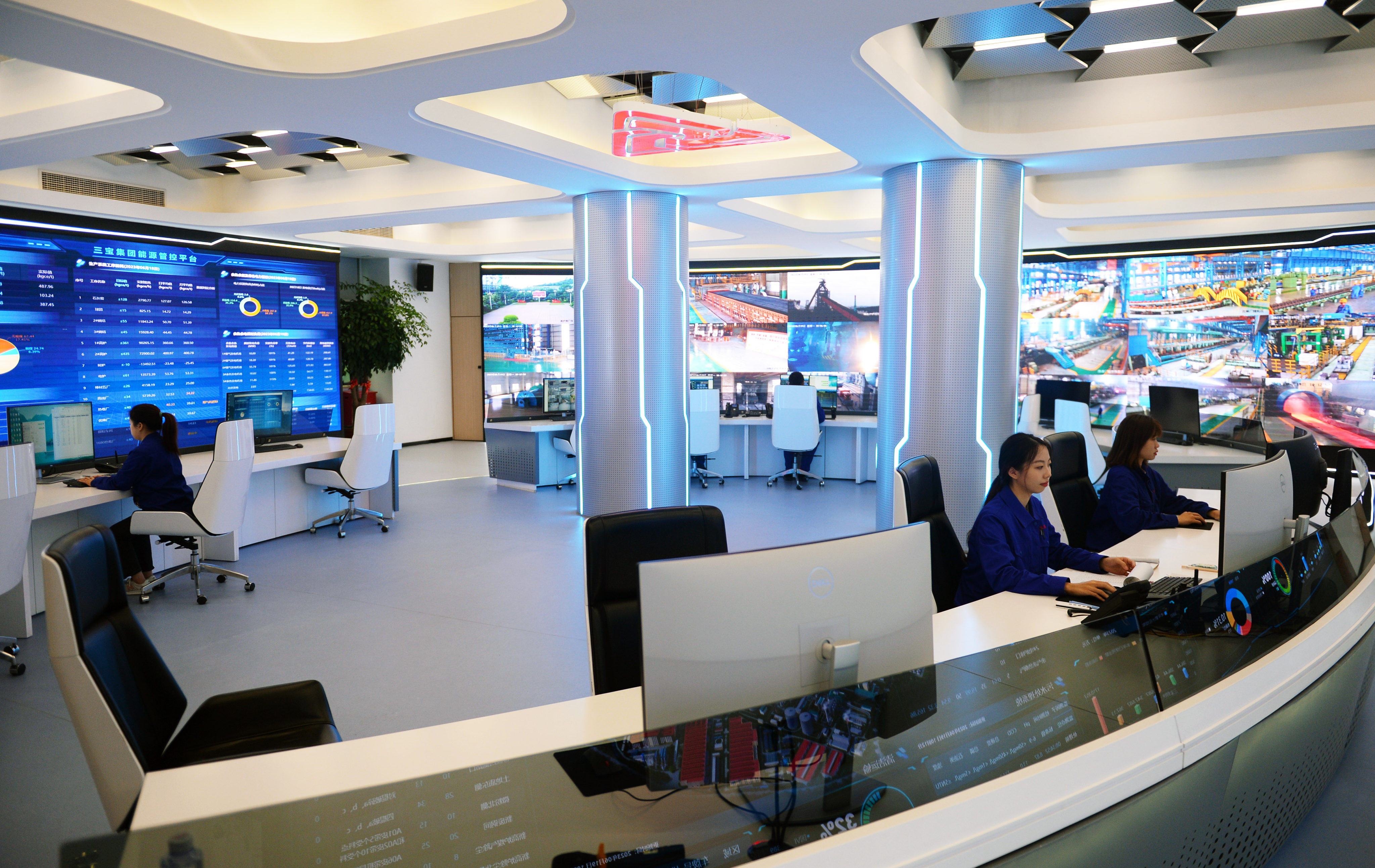 Staff members monitor data at a smart control centre of a private enterprise in Zhangzhou, southeastern Fujian province in June 2023. Photo: Xinhua