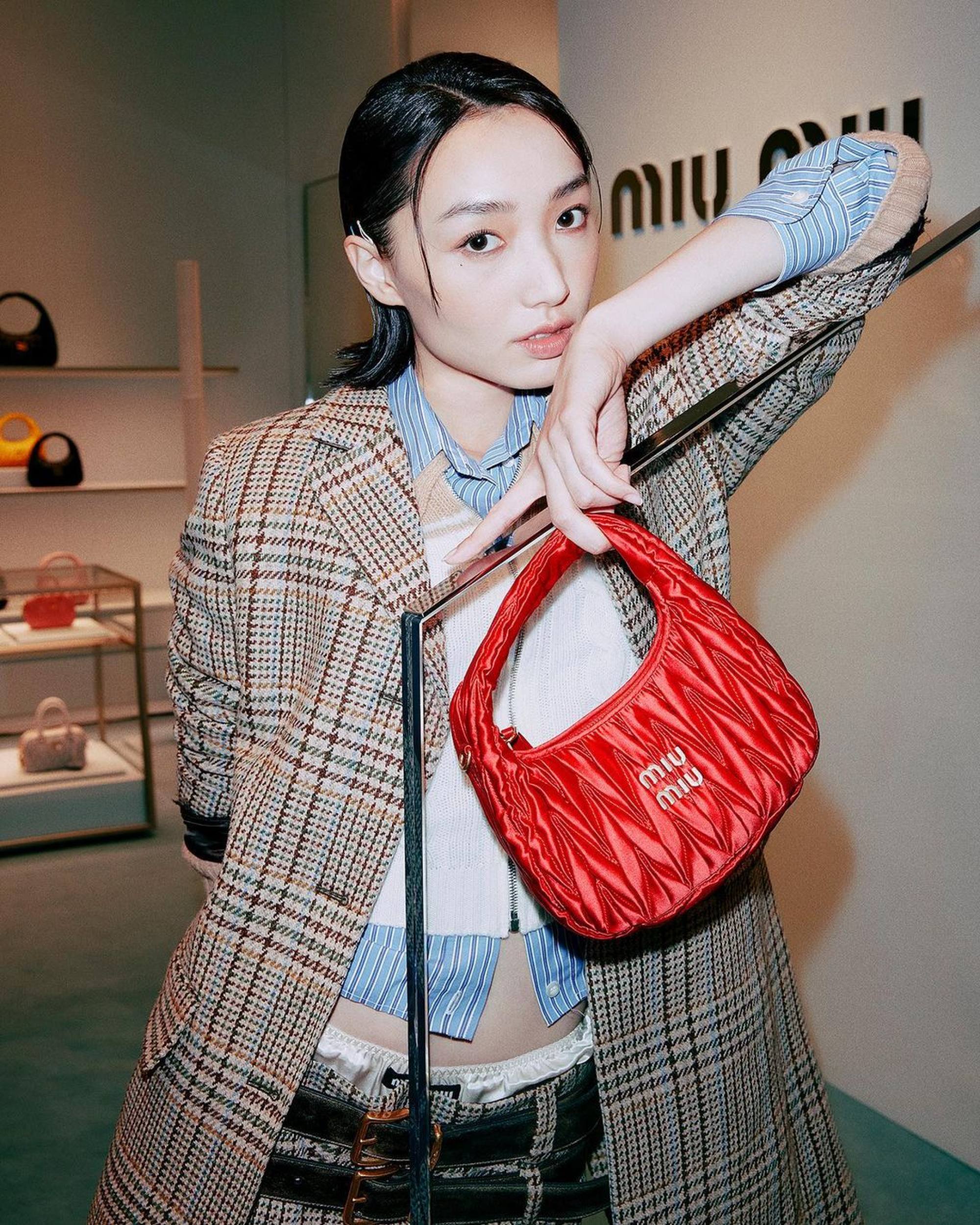 Hong Kong actress Cecilia Choi's exquisite luxury bag collection: from  Louis Vuitton's classic Twist MM and Gucci's iconic Bamboo 1947, to Prada's  Galleria, a Dior Travel Nomad and a Fendi Peekaboo