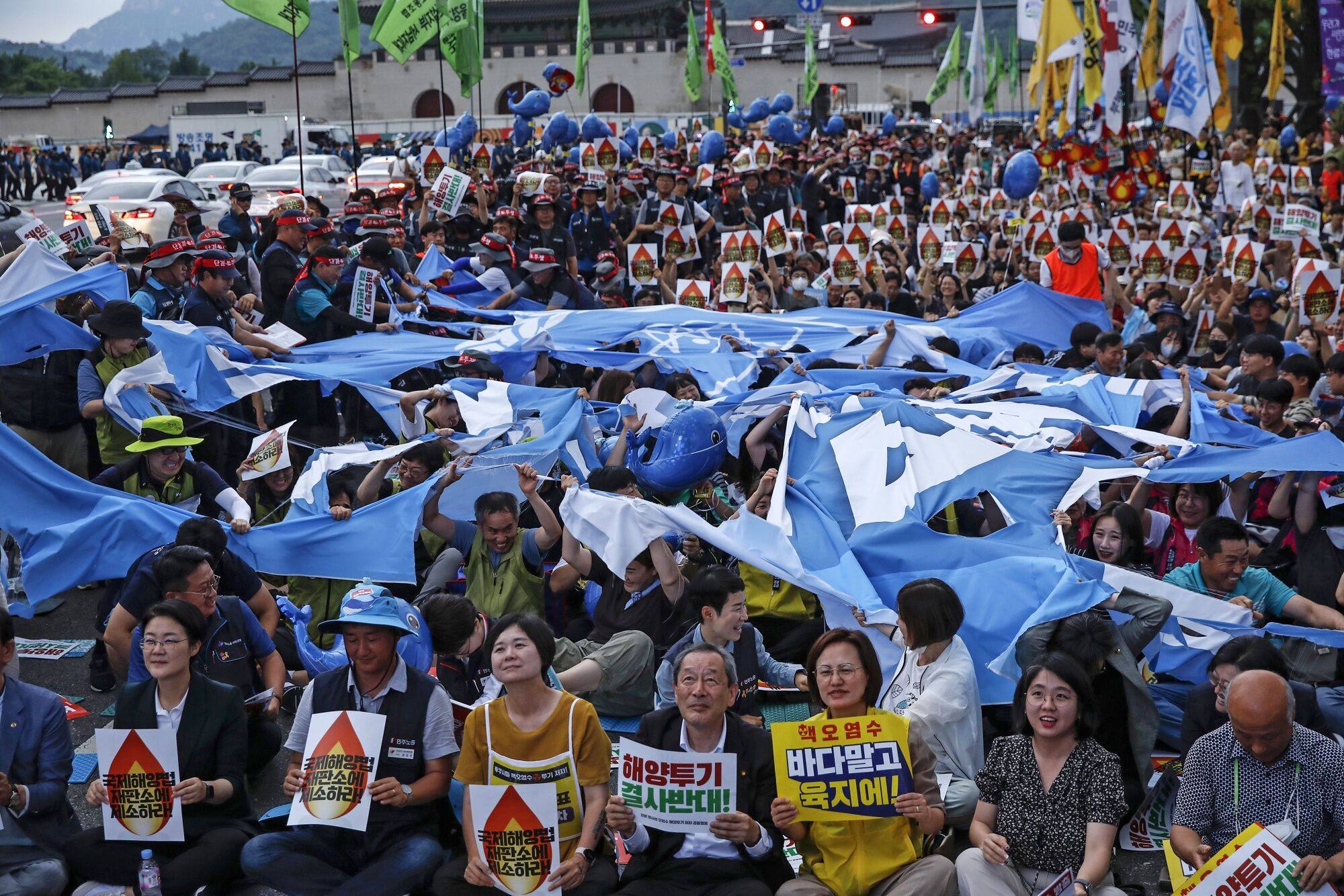 South Koreans protest against Japan’s plan to release treated waste water from the Fukushima nuclear plant site into the sea, in Seoul on July 8. Photo: Bloomberg