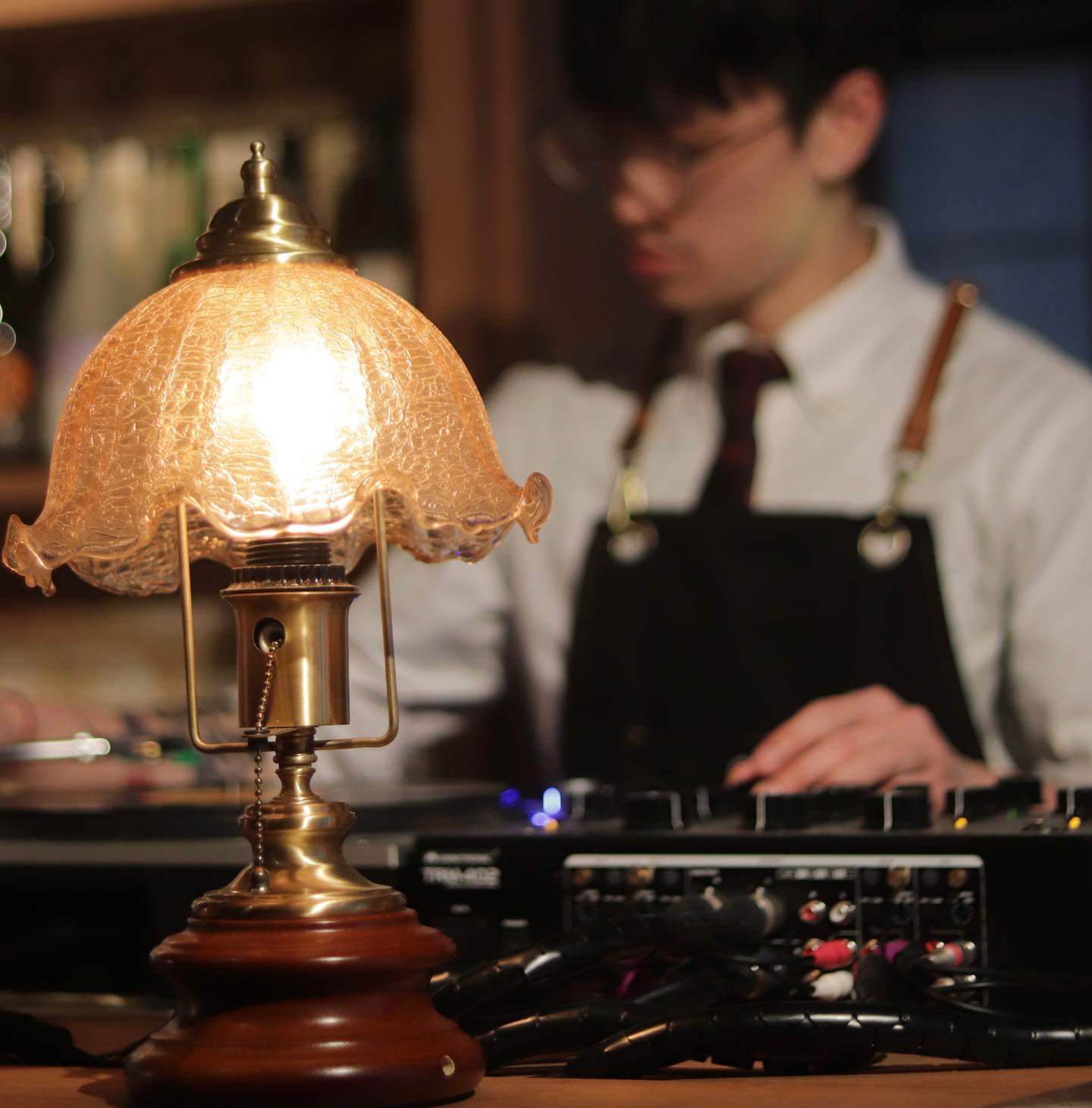 Kuromaru’s relaxed vibe comes courtesy of vinyl records and vintage lamp lighting. Photo: Kuromaru