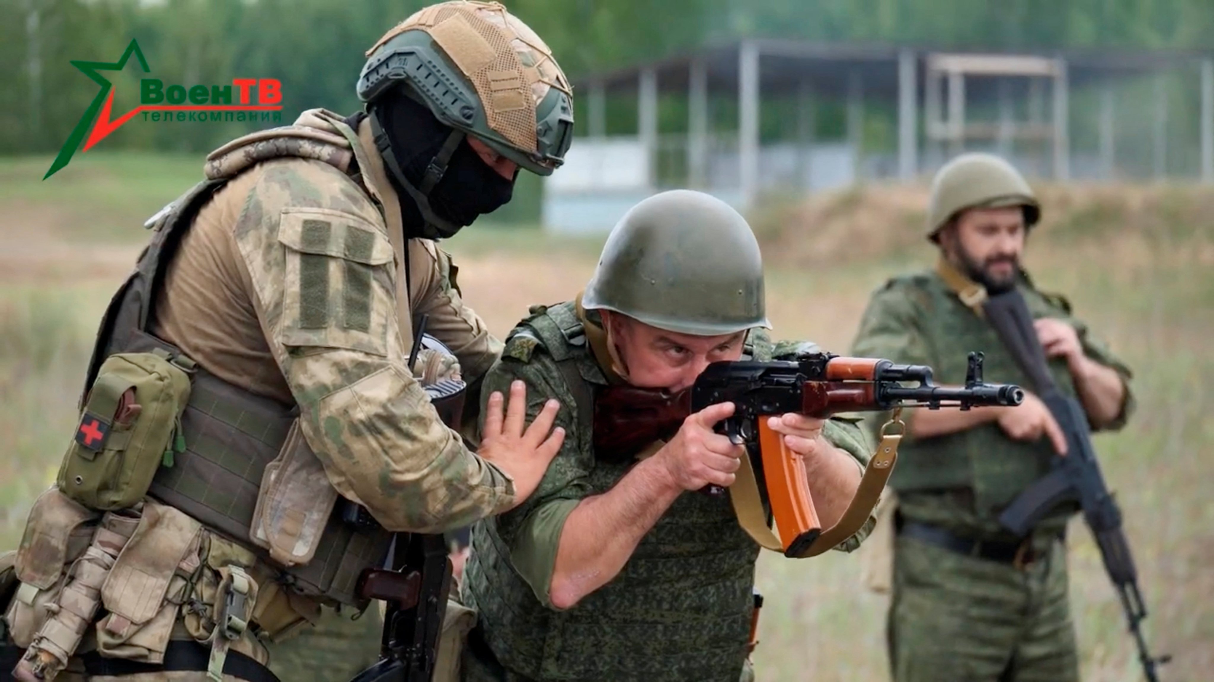A Wagner Group fighter conducts training for Belarusian soldiers on a range near the town of Osipovichi in Belarus on Friday. Photo: Voen Tv/Belarusian Defence Ministry via Reuters