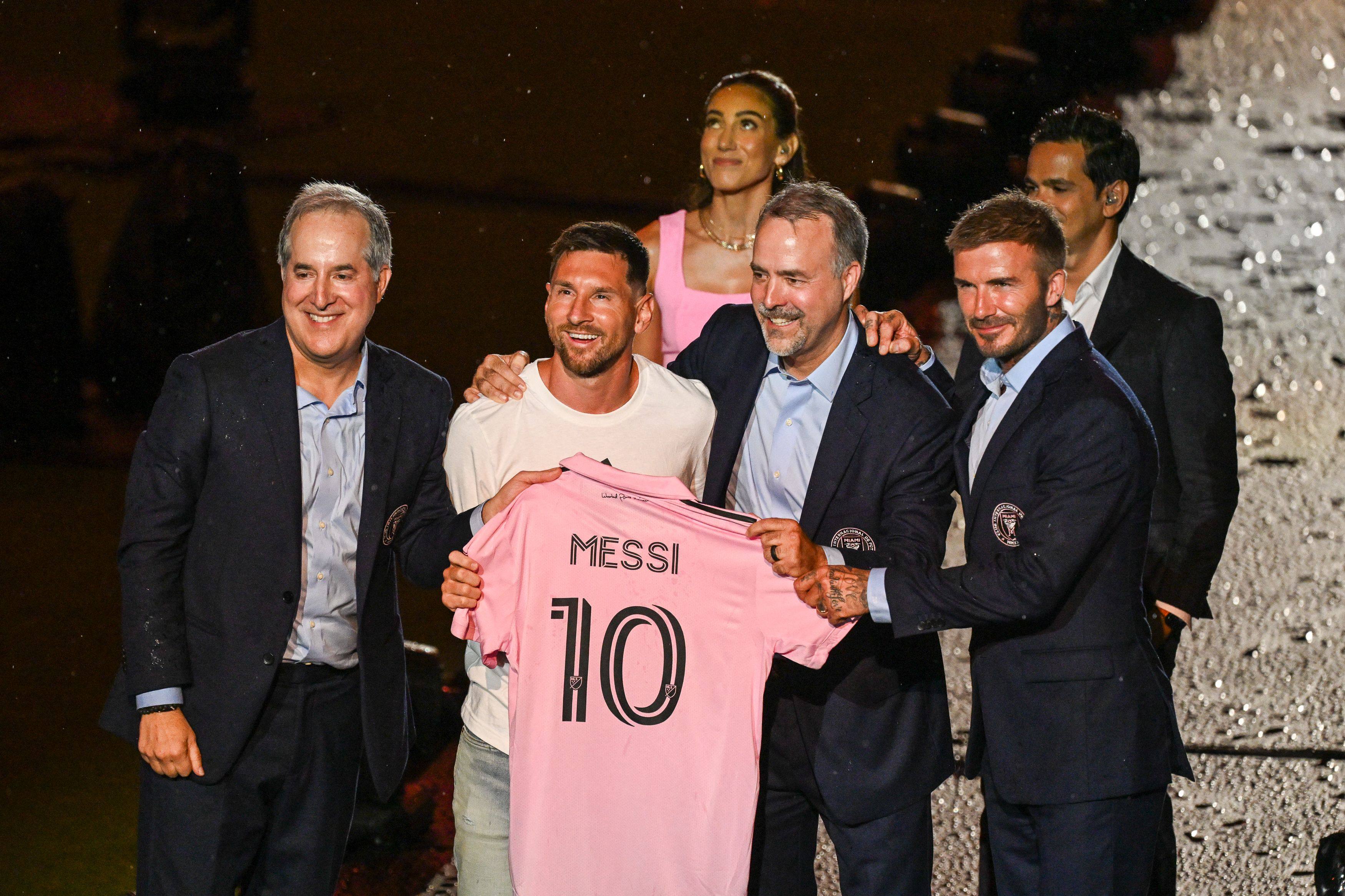 Inter Miami unveil Lionel Messi, sign Sergio Busquets, Football News