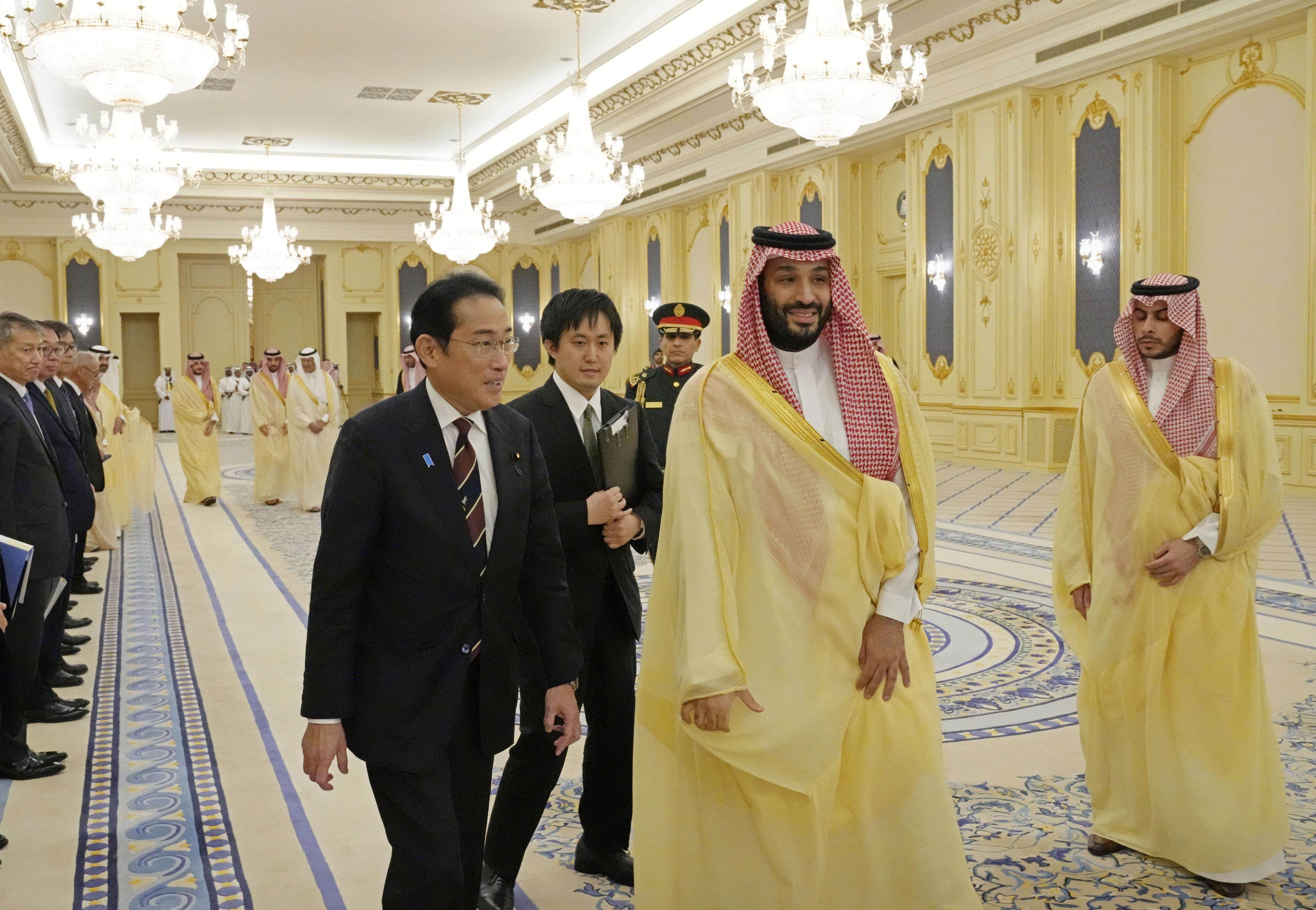 Japanese Prime Minister Fumio Kishida and Saudi Arabian Crown Prince Mohammed bin Salman before their talks in Jeddah on Sunday. Photo: Kyodo