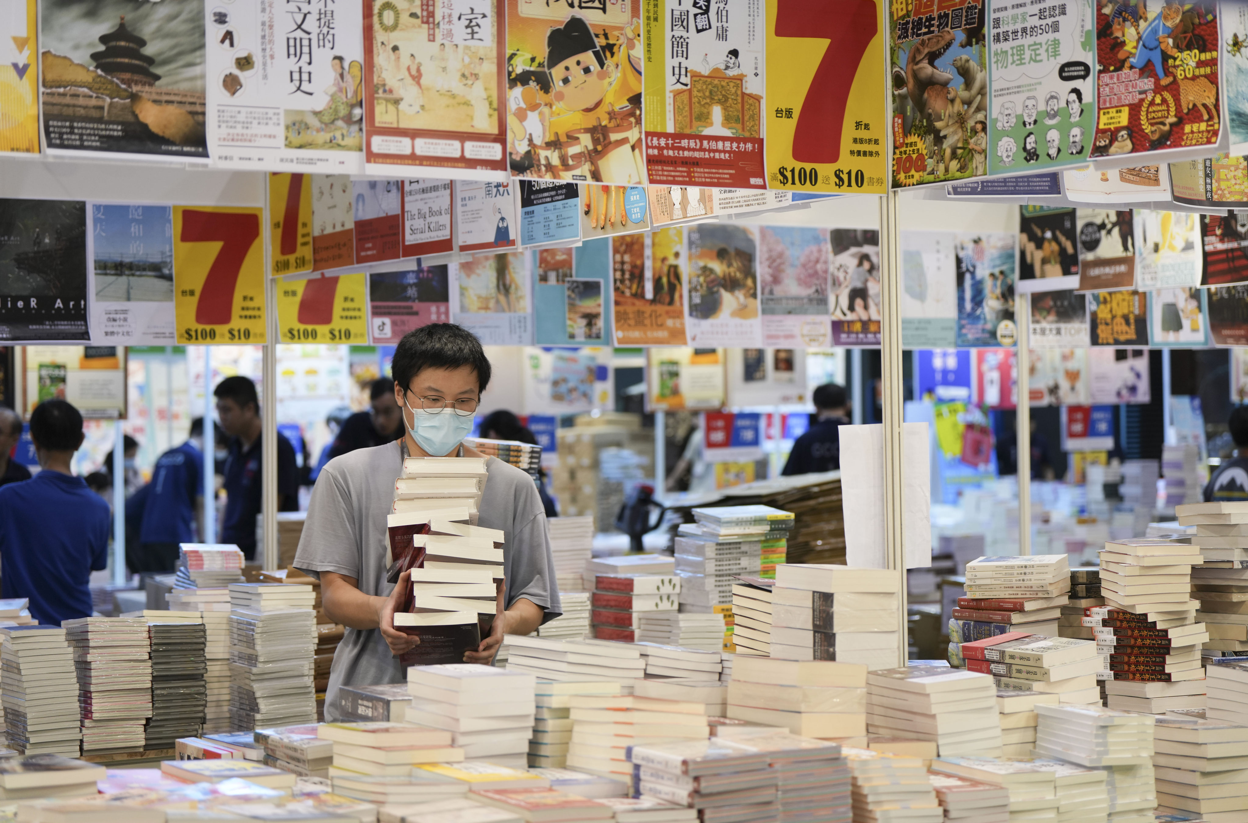 Exhibitors at the Hong Kong Book Fair work flat on Tuesday to prepare for Wednesday’s opening. Photo: Sam Tsang