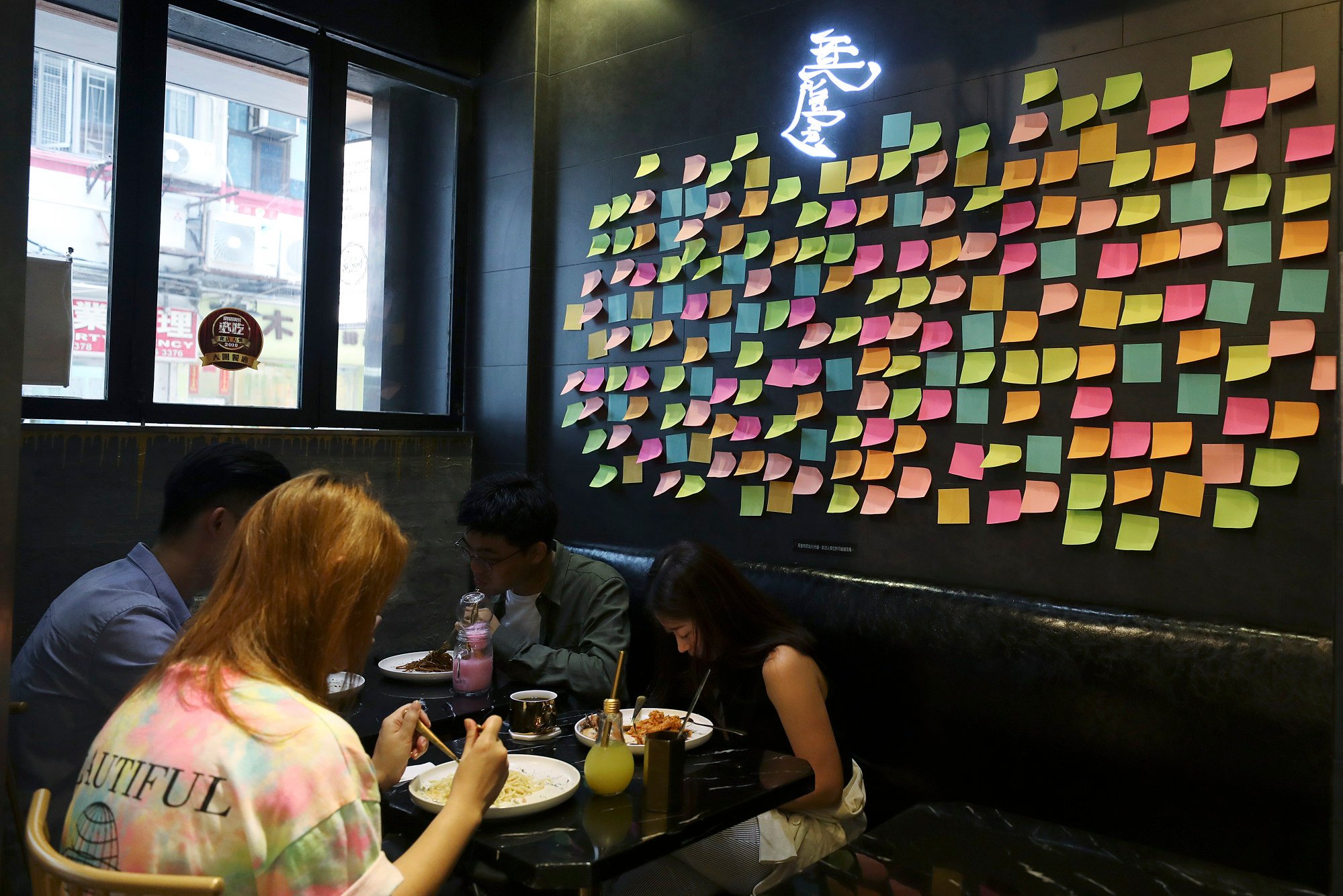 A shop in Causeway Bay boasts a wall of Post-it notes. Some outlets retain blank notes in this format, a remnant of the “Lennon Wall” trend at the height of the 2019 unrest, where cafes carried notes with protest slogans. Photo: Xiaomei Chen