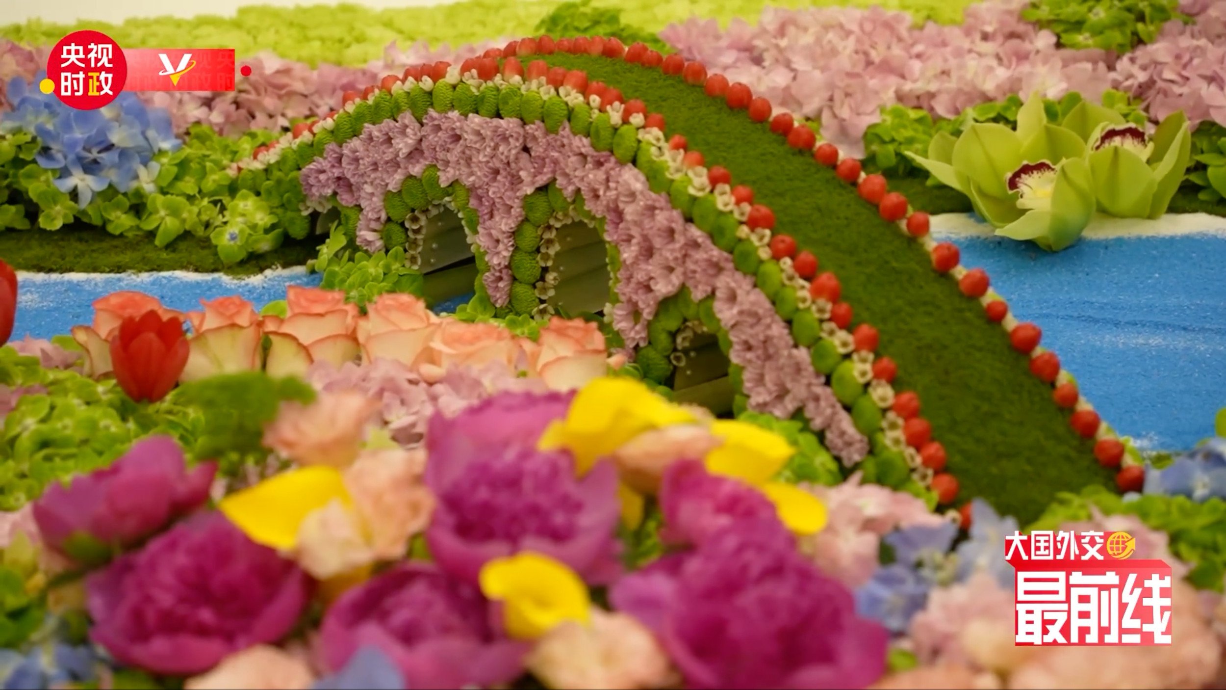 At Henry Kissinger’s lunch with Chinese President Xi Jinping, the table decorations included a sprawling miniature landscape featuring a bridge that state broadcaster CCTV said represented the “bridge between China and the United States”, seen here in this screenshot taken from the CCTV video. Photo: CCTV