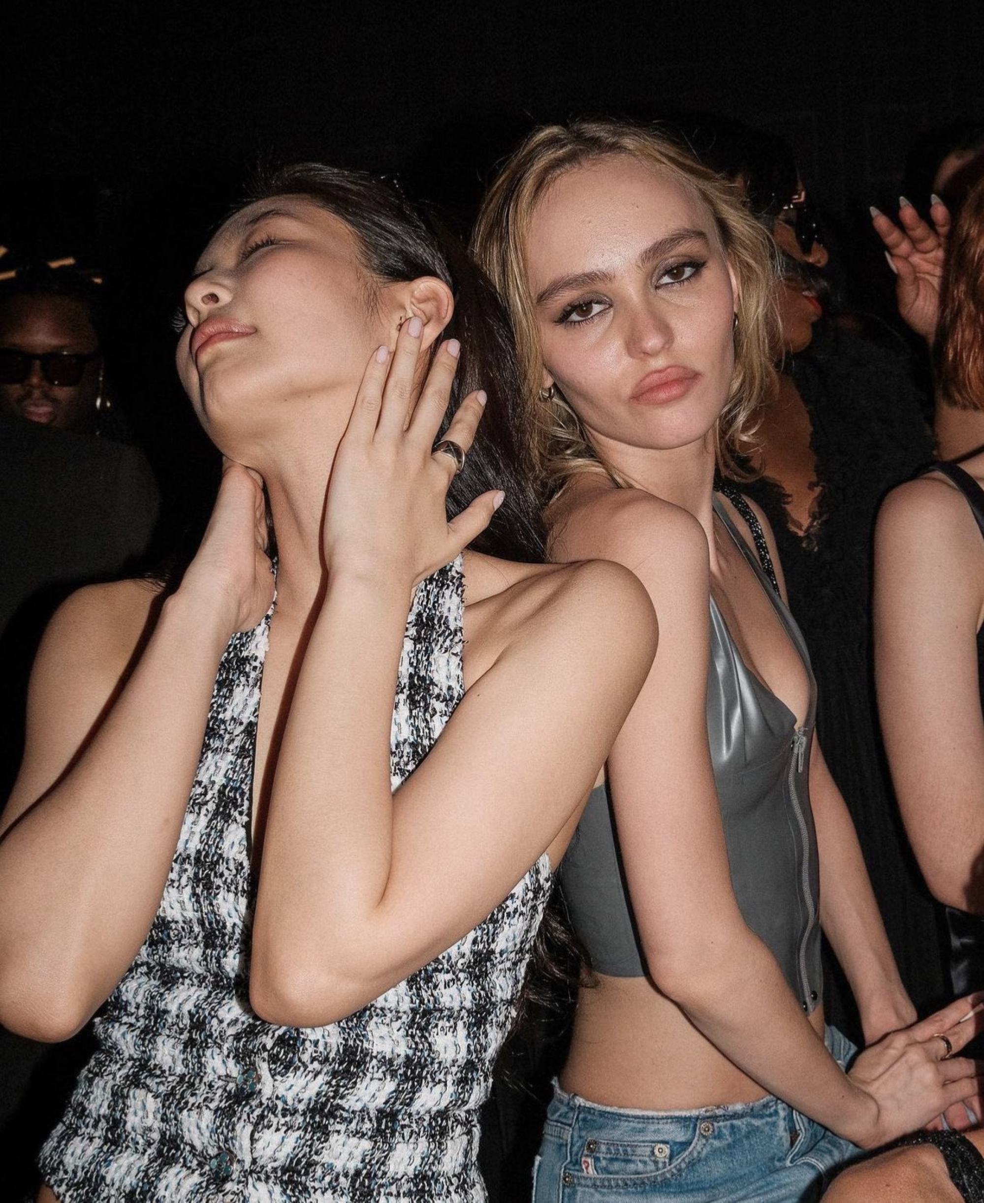 Jennie and Lily-Rose Depp at a party. Photo: @jnsource/Twitter
