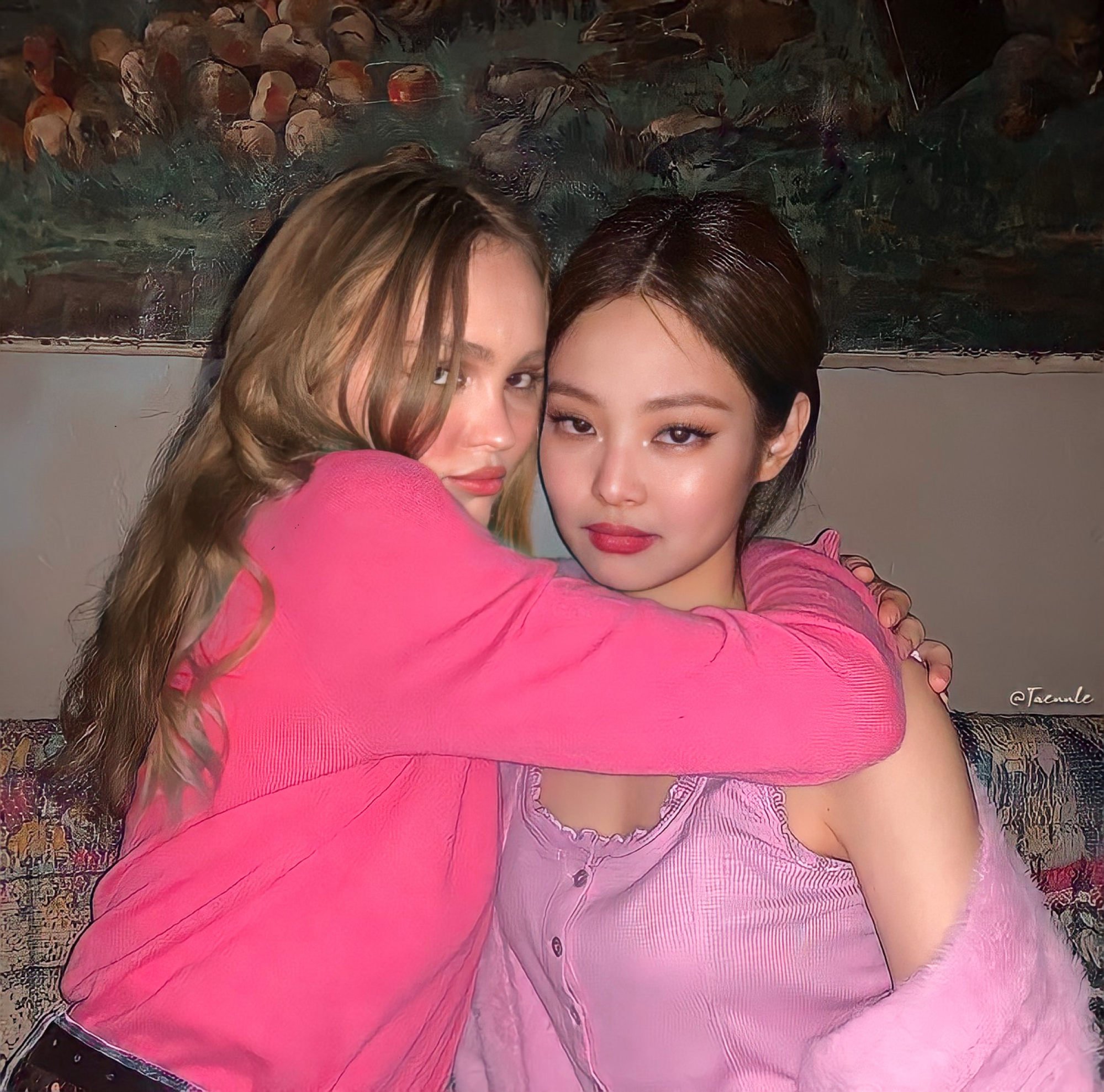 Lily-Rose Depp and Jennie are good pals. Photo: @taeenle/Twitter