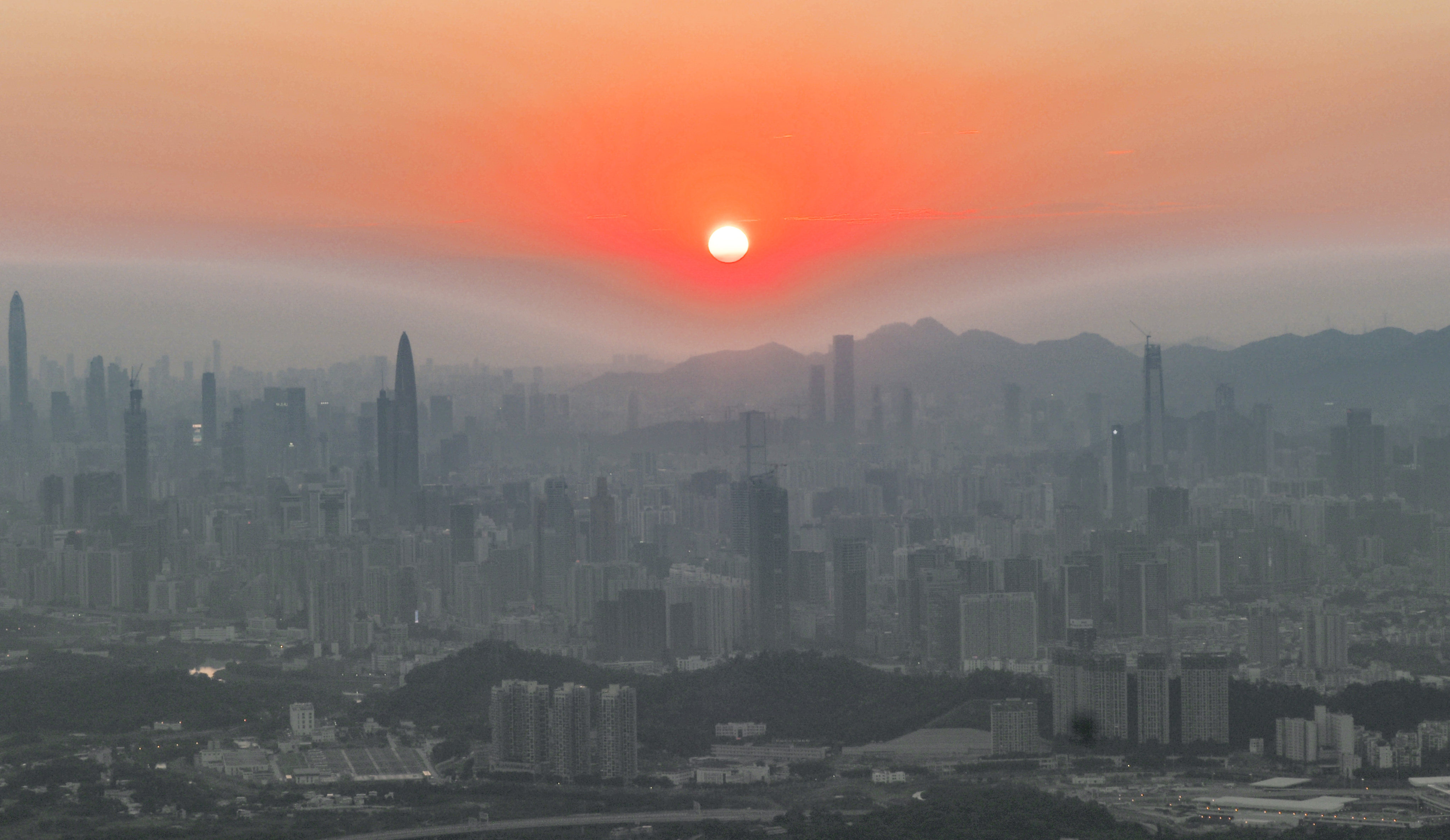 A general view of Greater Bay Area’s of Shenzhen during sunset. Shenzhen’s five-year plan to drive tech innovation amid US-China rivalry the Greater Bay Area – a hi-tech manufacturing hub with aspirations of becoming an economic powerhouse by 2035 – foreign investors are still running into hurdles in their attempts to grab a piece of the artificial intelligence and new-energy segments in the Chinese market. Photo: Martin Chan