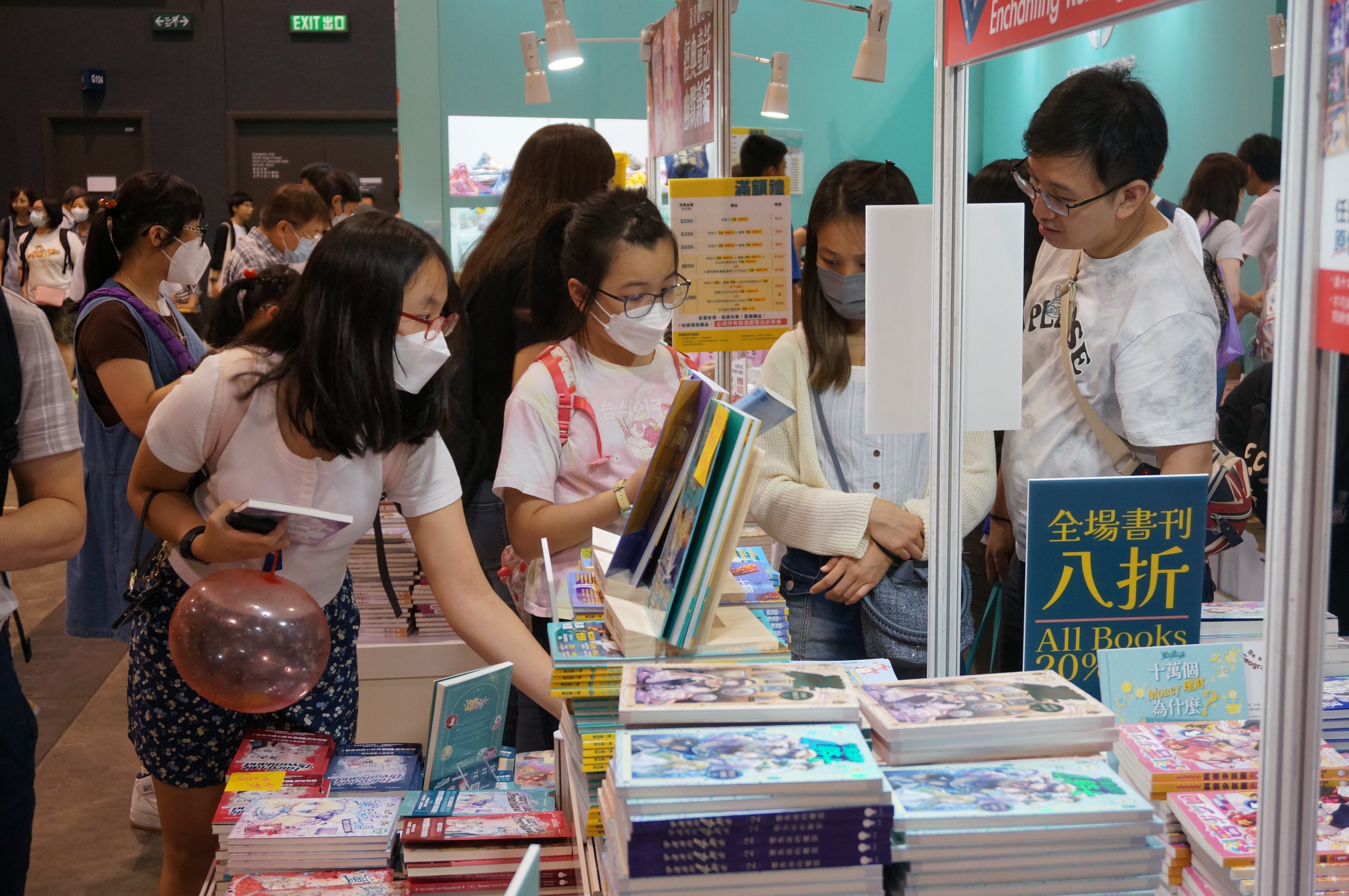 Students on summer holiday browse books at the annual Hong Kong Book Fair. Photo: Hazel Luo