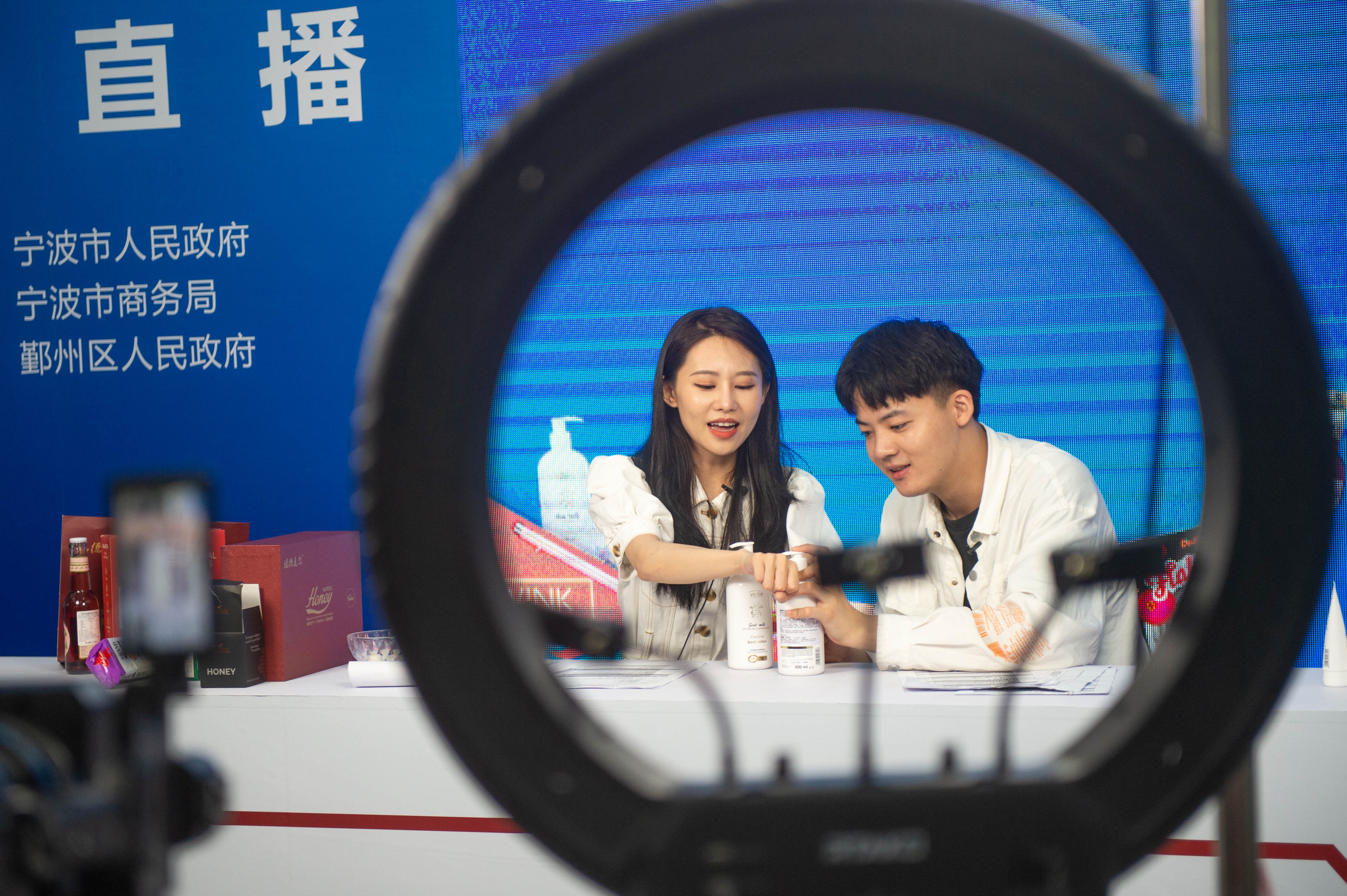 Hundreds of thousands of e-commerce live-streamers in China face competition from artificial intelligence-powered virtual hosts. Photo: Xinhua 