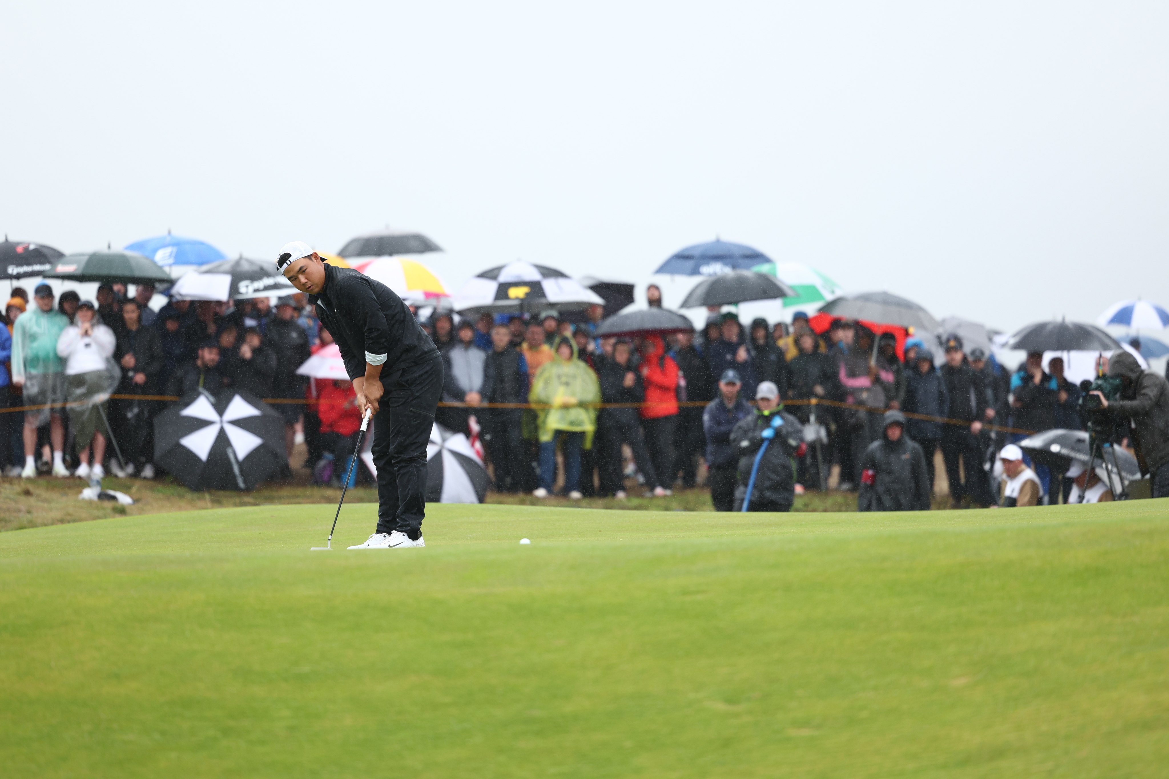 South Korea’s Tom Kim putts during his final round of The Open Championship. Photo: EPA-EFE