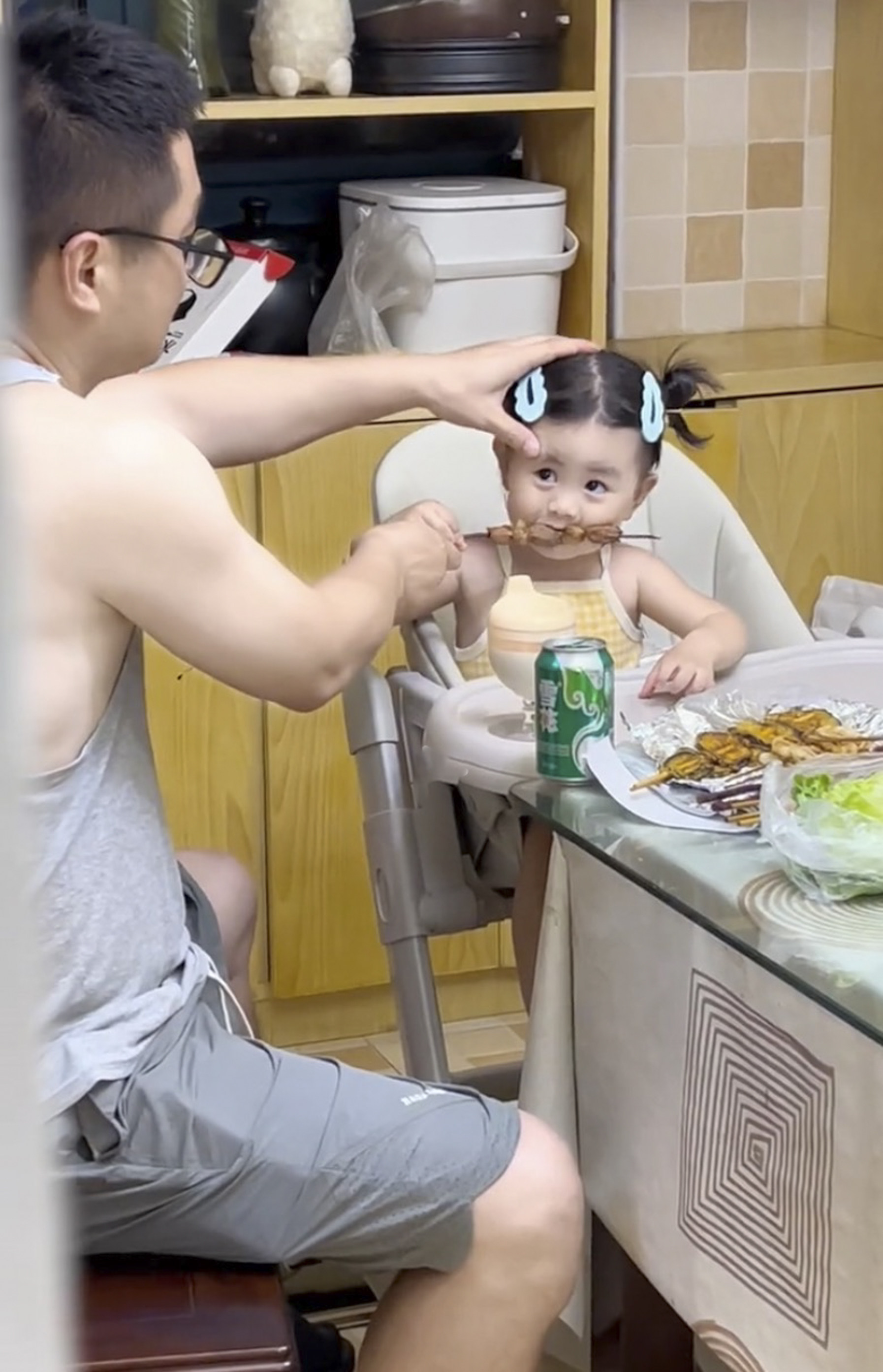 Cheers baby! Video of Chinese father sharing midnight snacks with young daughter, toasting like