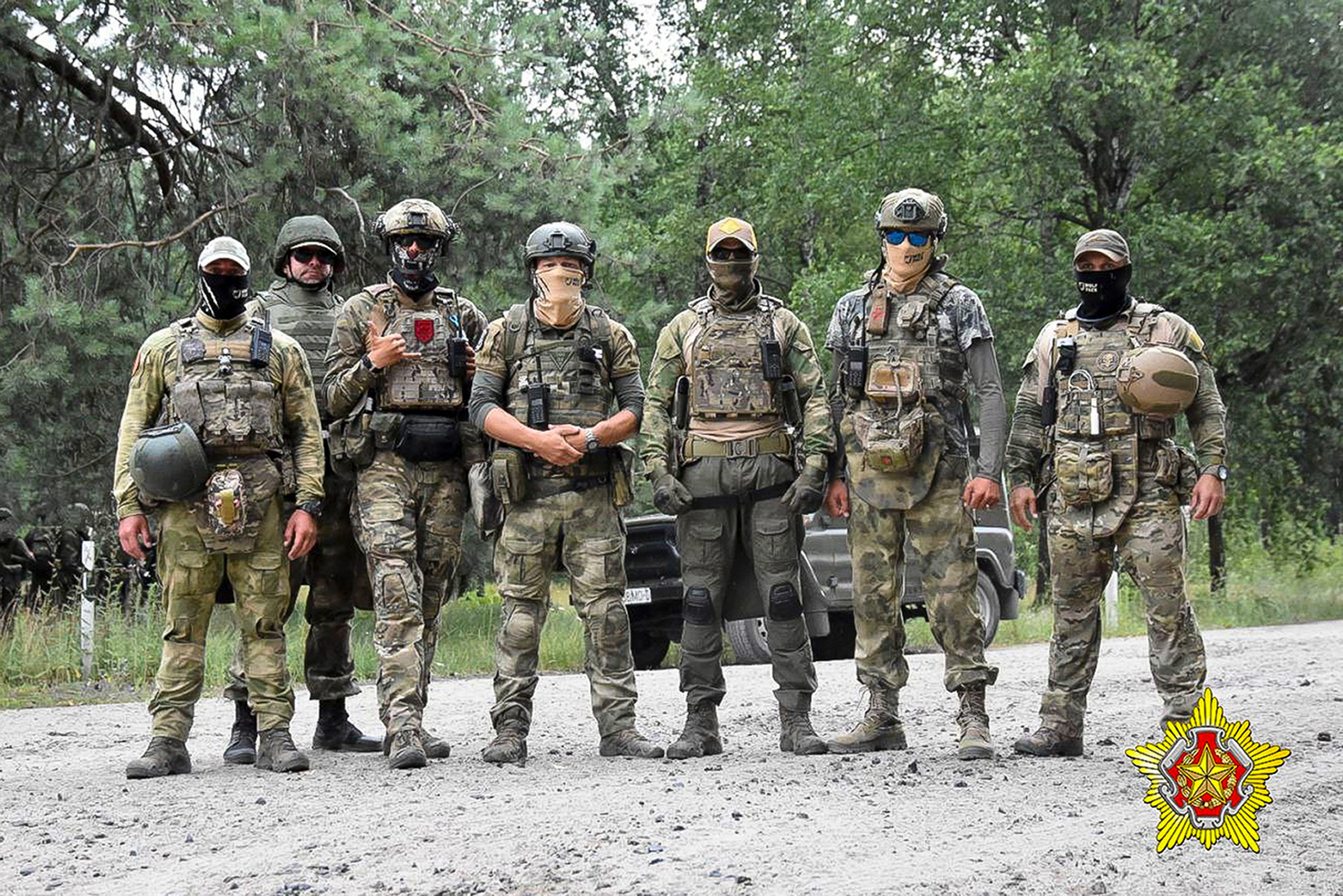 Belarusian soldiers and Wagner mercenary fighters pose for a photo at a firing range near the border city of Brest, Belarus. Photo: Belarus Defence Ministry via AP