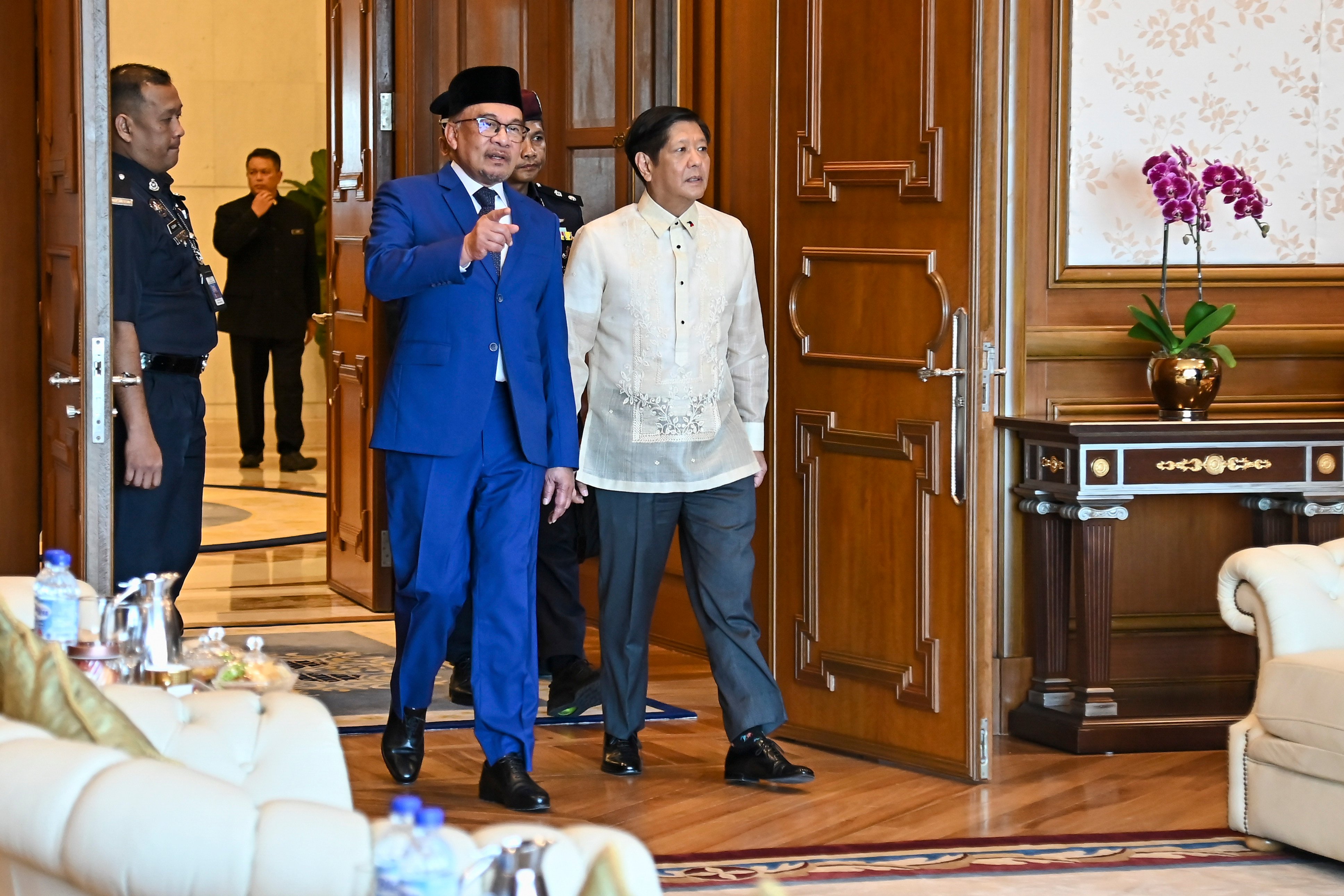 Malaysia’s Prime Minister Anwar Ibrahim, left, with Philippine President Ferdinand Marcos Jnr in Putrajaya, Malaysia. Photo: AP