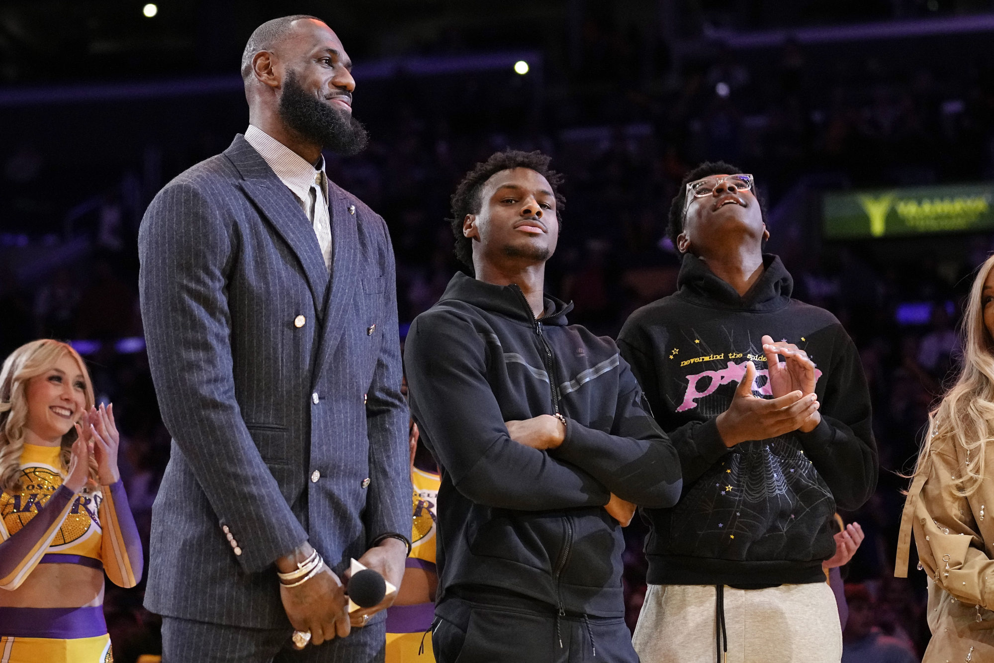 Lakers: LeBron James Tweets Out Prayers for Damar Hamlin - All Lakers