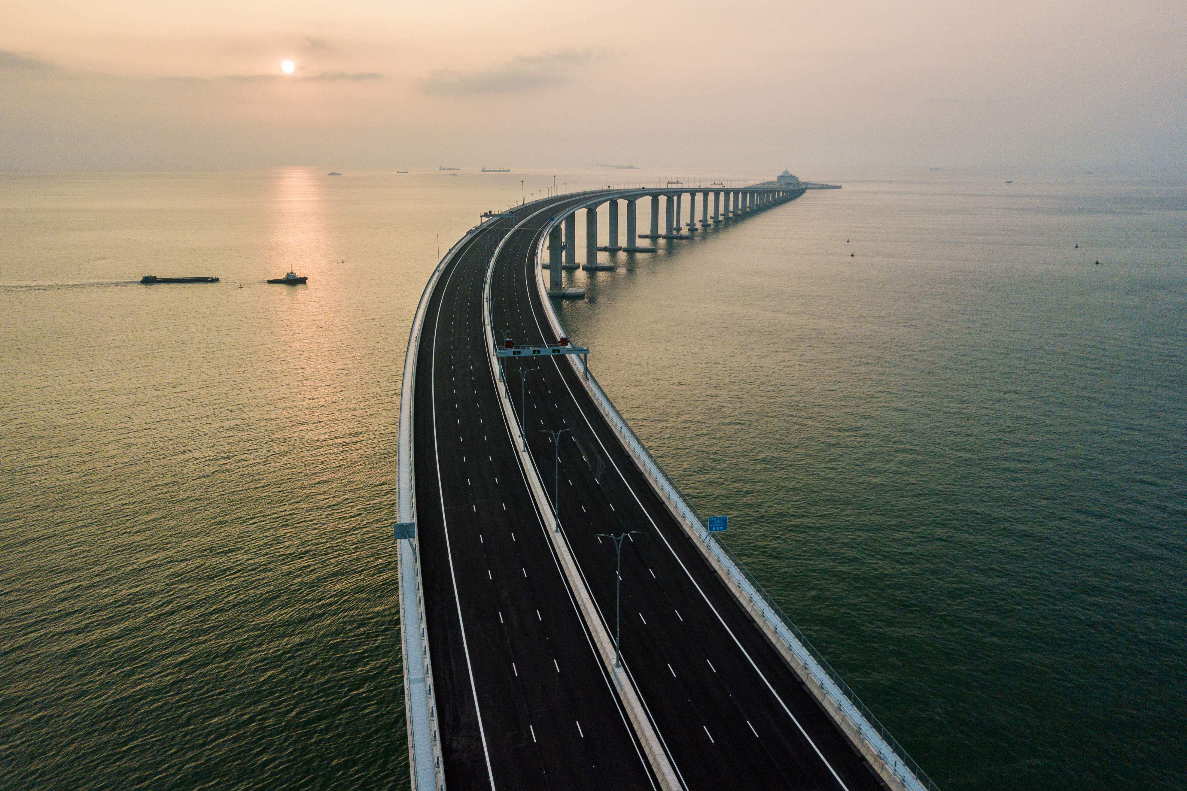 The Hong Kong-Zhuhai-Macau Bridge will be the stage for a half-marathon in November. Photo: AFP