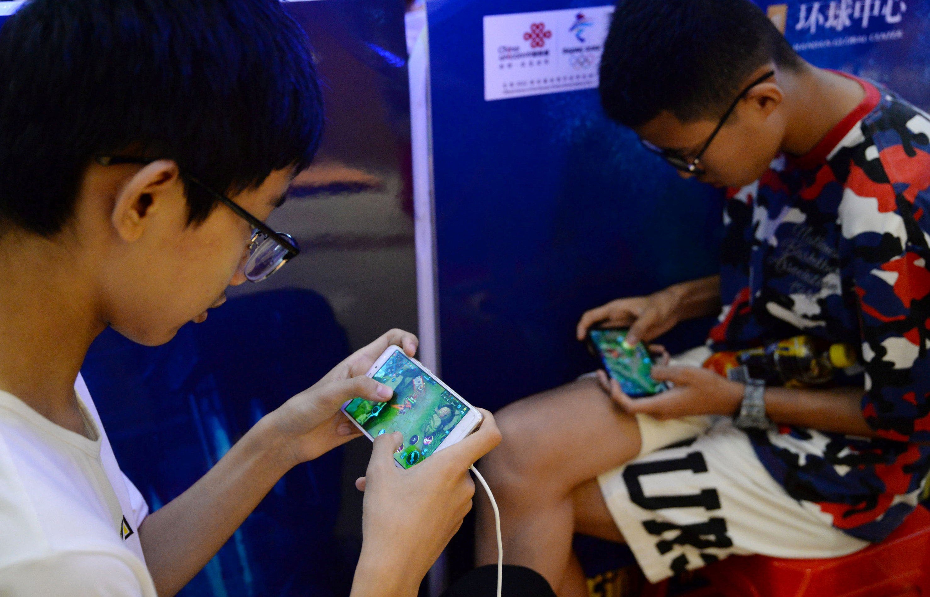 Boys playing Tencent’s Honour of Kings in a shopping mall in Handan, Hebei province. Photo: Reuters