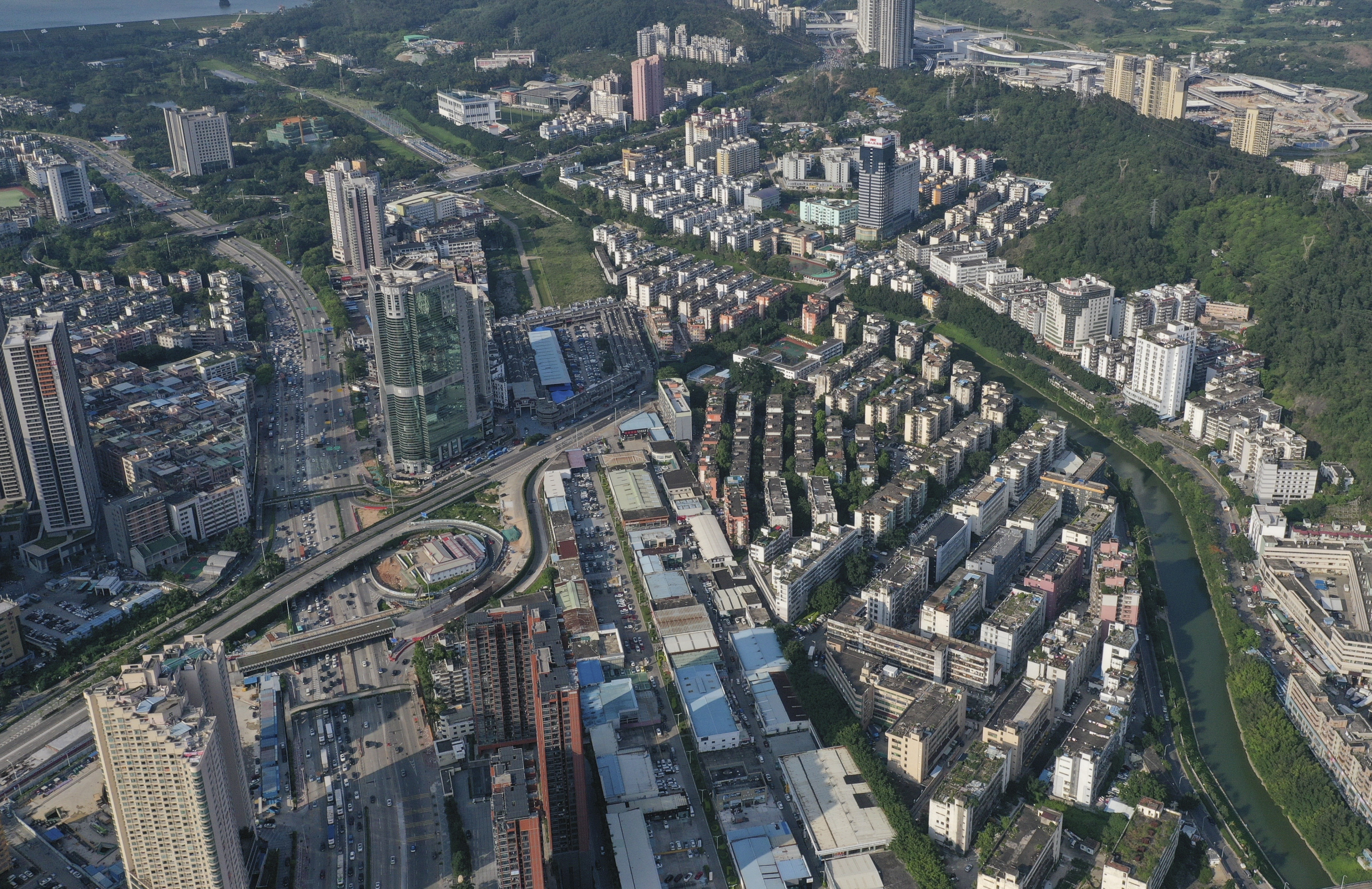 An aerial view of Shenzhen, where the local government has relaxed property rules. Photo: Martin Chan