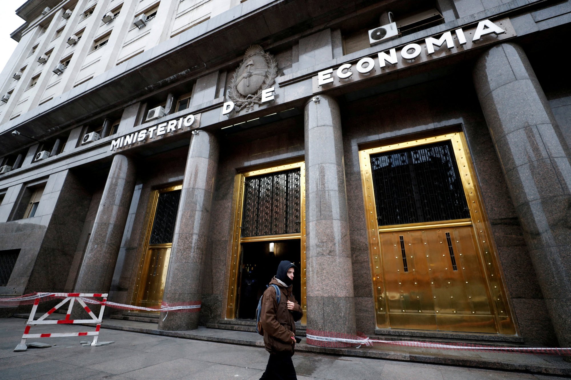 The Argentine Ministry of Economy says the terms of the swap with the People’s Bank of China are part of a confidential agreement and cannot be made public. Photo: Reuters