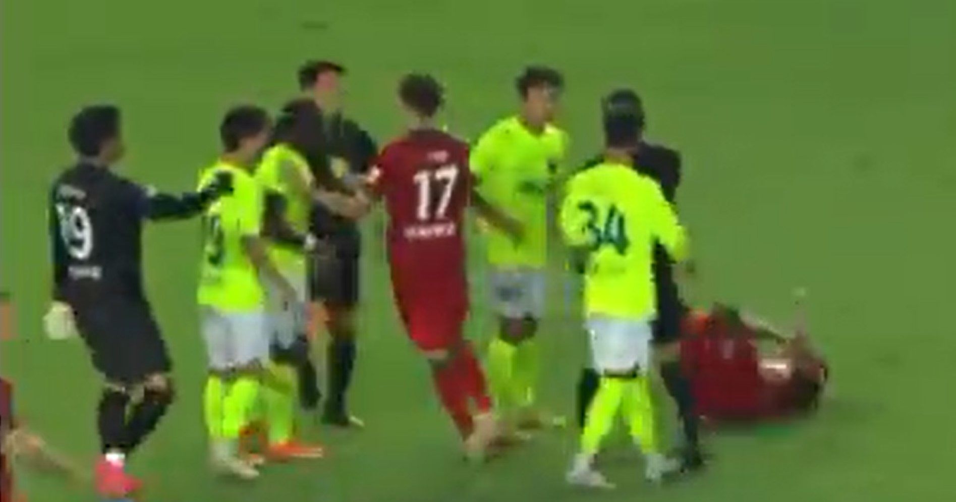 Henan’s Gu Cao collapses after being punched by Frank Acheampong of Shenzhen during a Chinese Super League match. Photo: Twitter/@ghanasoccernet