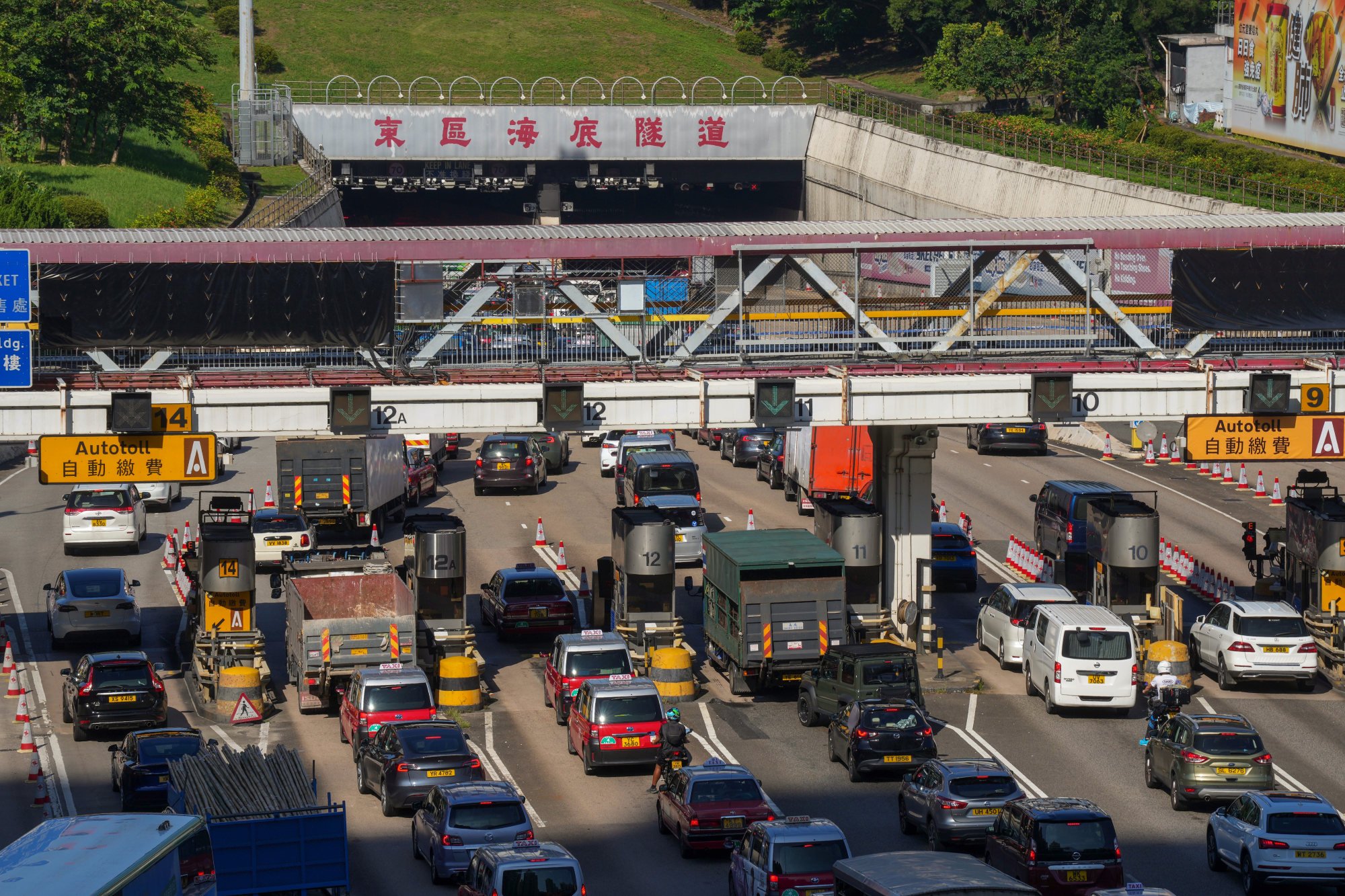 Hong Kong drivers unfazed by new crossharbour tunnel tolls, but launch