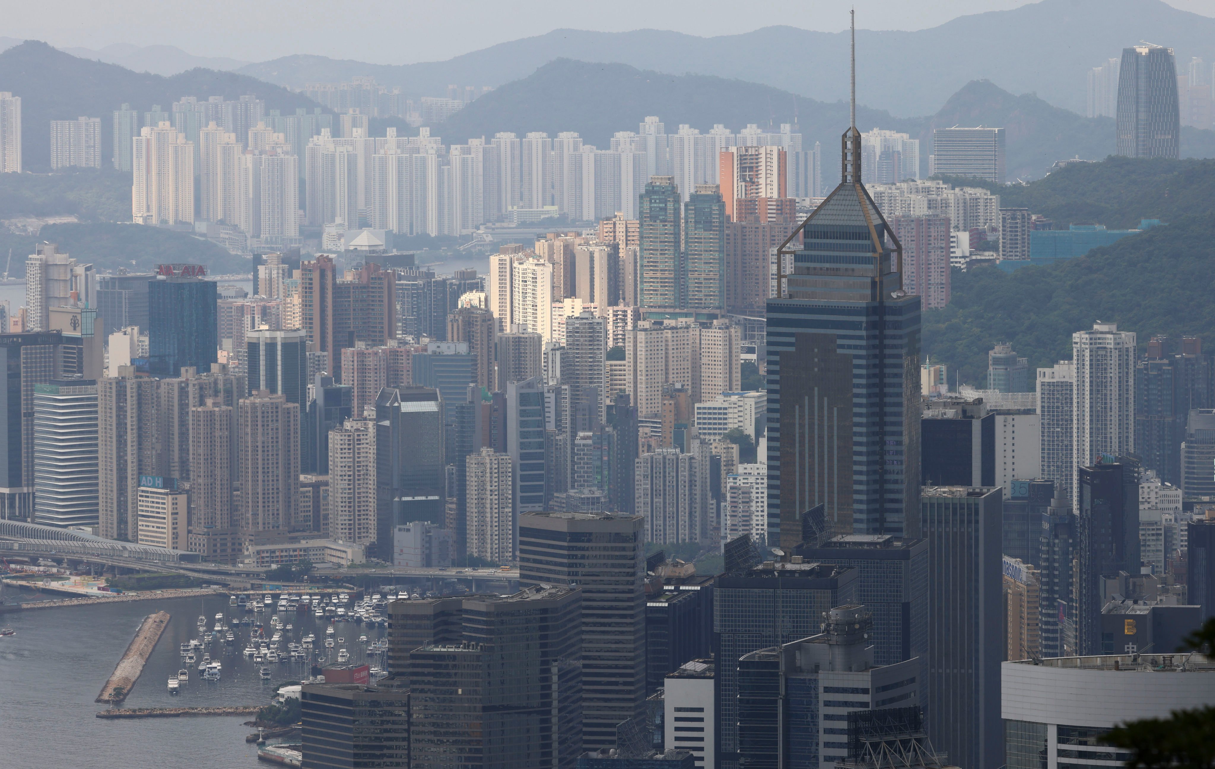 Hong Kong’s property market is undergoing an unusual period of weakness, but buyers eager to enter the market are having a difficult time finding owners willing to sell at current prices. Photo: Dickson Lee