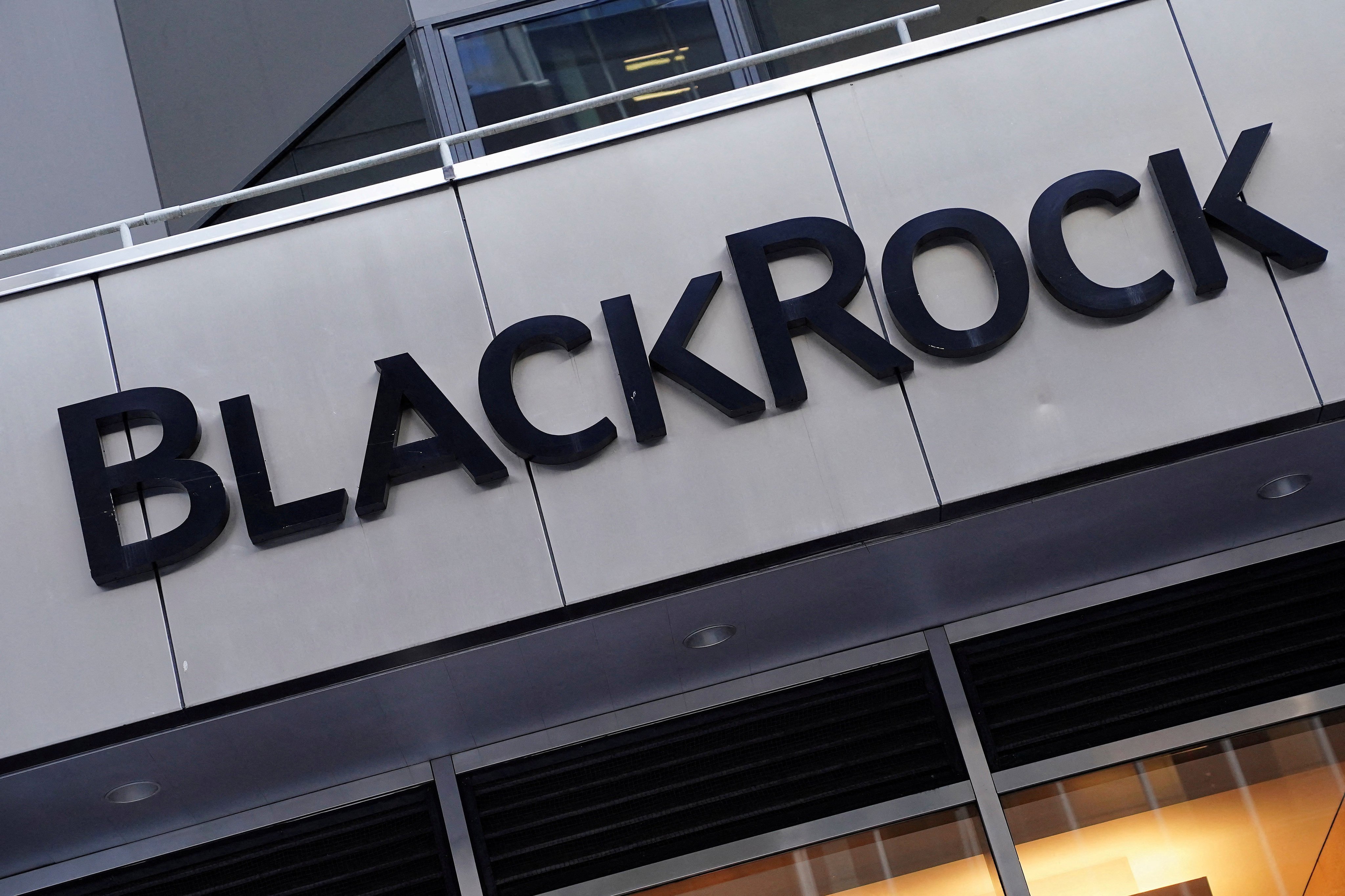 The BlackRock logo is pictured outside its headquarters in the Manhattan borough of New York City on May 25, 2021.  Photo: Reuters