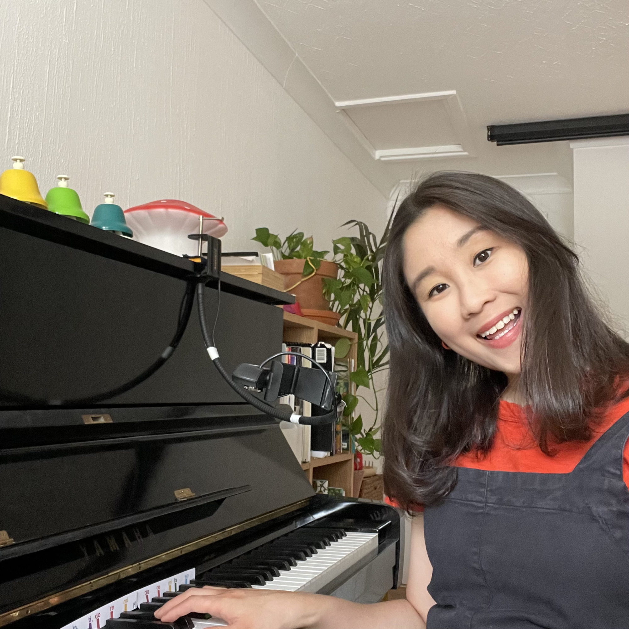Lee uses music to teach children Cantonese. Photo: Locy Lee Learning