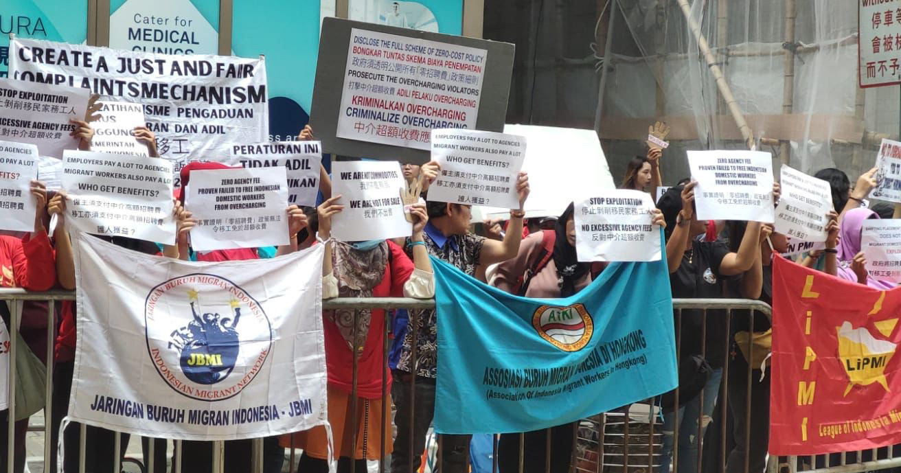 Representatives of the Indonesian Migrant Workers’ Union gather outside the country’s consulate in Causeway Bay. Photo:Handout