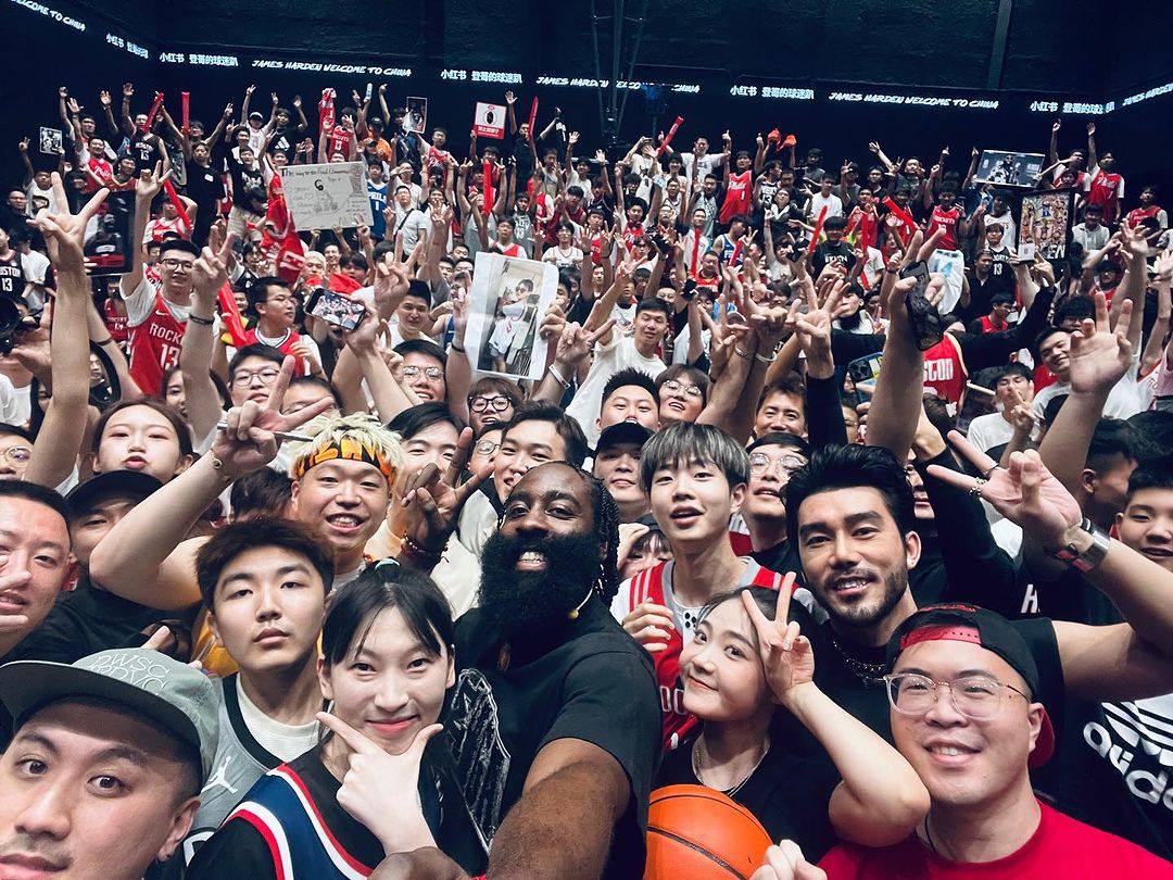 James Harden takes a gigantic group selfie with supporters at his fan event in China. Photos: Instagram/@jharden13