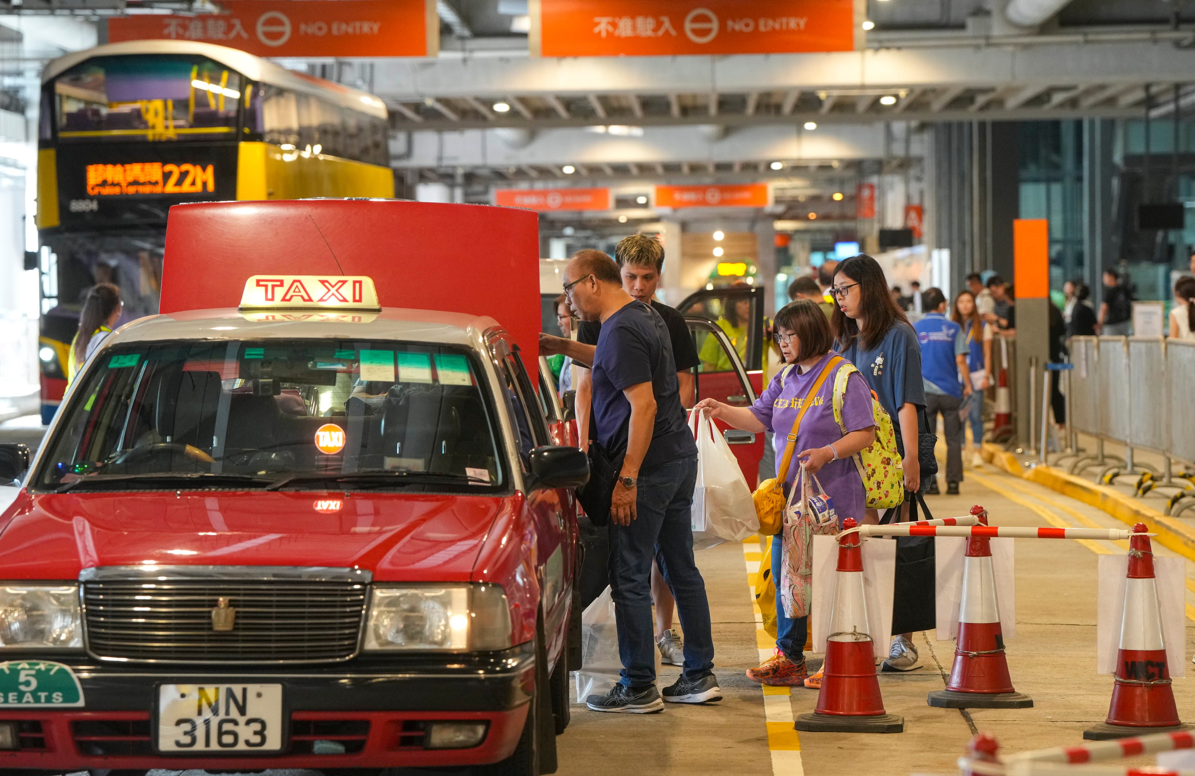 Passengers load their bags into a taxi at the Kai Tak Cruise Terminal on August 9. The terminal operator has called for more robust transport options to accommodate cruise passengers after reports of long queues of people waiting for taxis. Photo: Sam Tsang