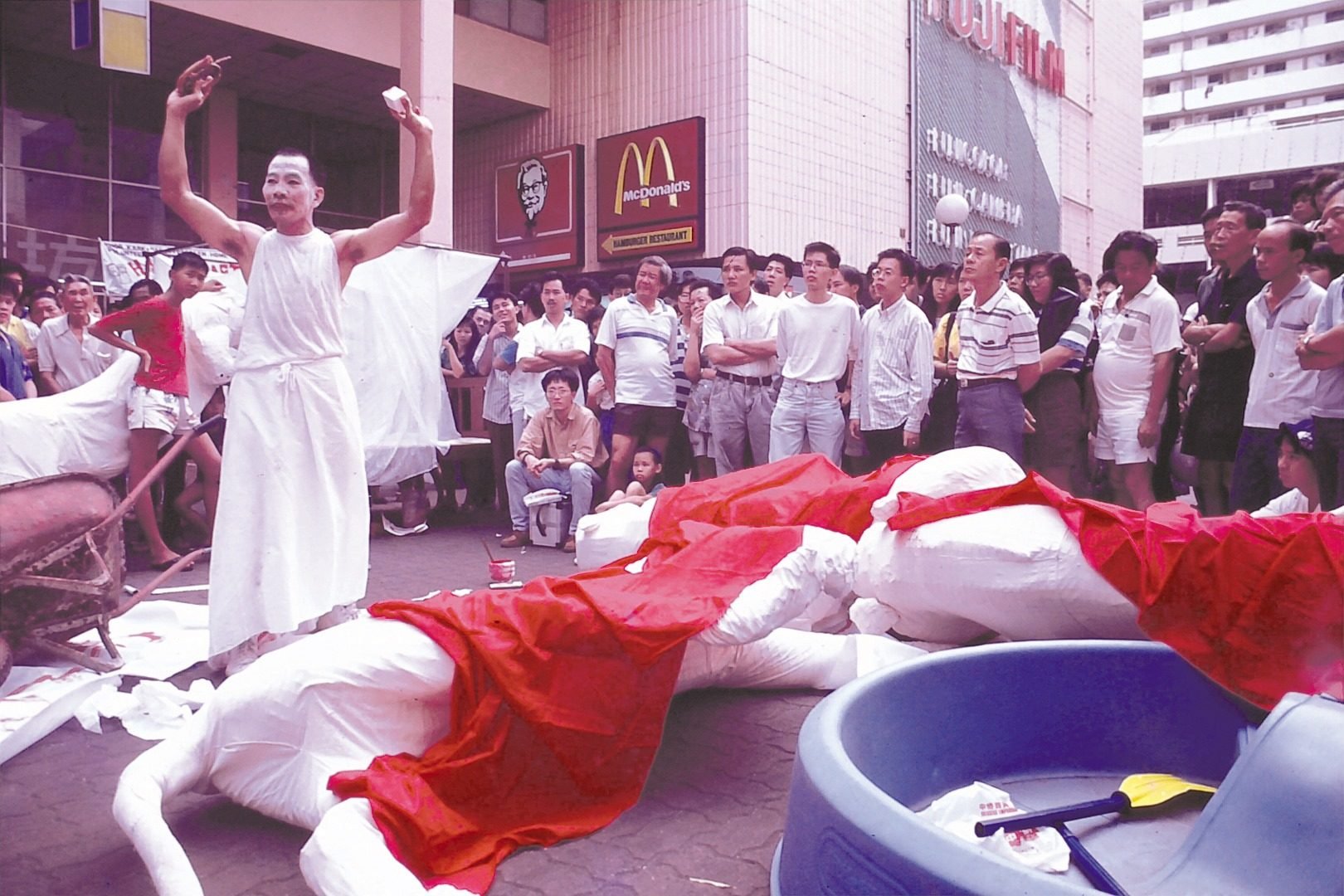 “Tiger’s Whip”, one of Tang Da Wu’s best-known works, is an installation and performance piece first presented in 1991 in Singapore’s Chinatown (Photo: Koh Nguang How)