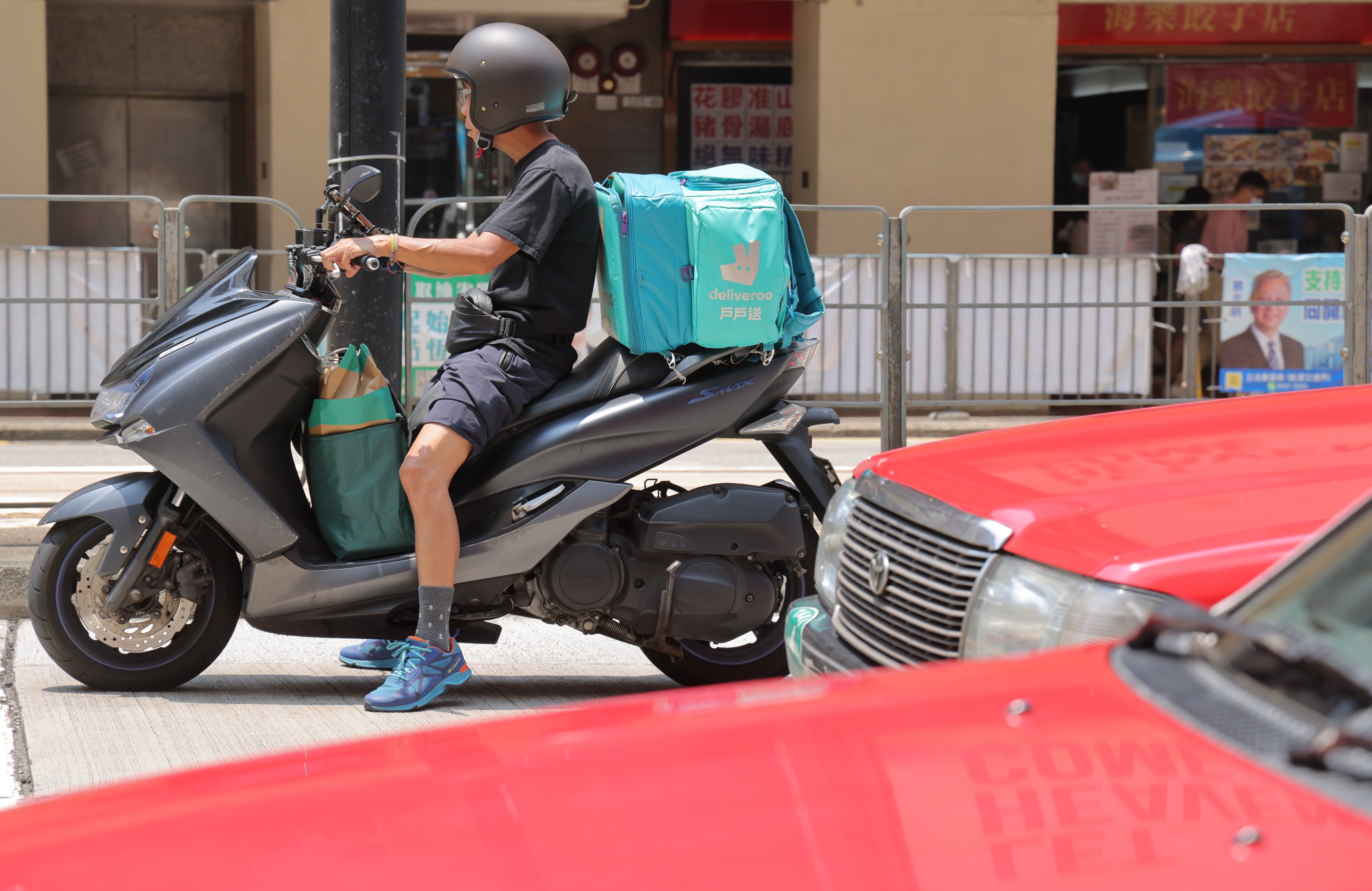 A Deliveroo rider on the job in Hong Kong. Photo: Jelly Tse