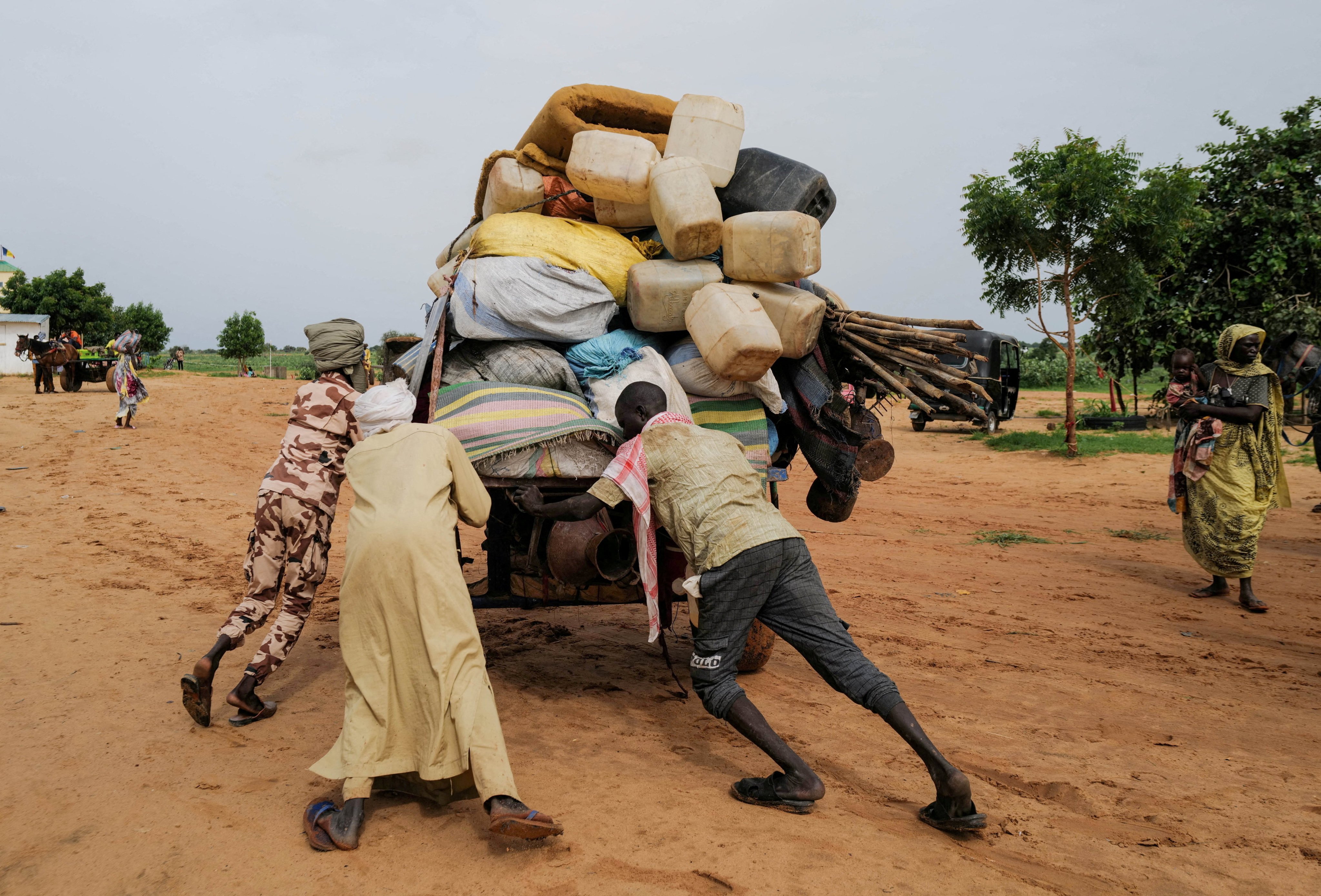 Sudanese people fleeing the conflict in the Darfur region. Photo: Photo