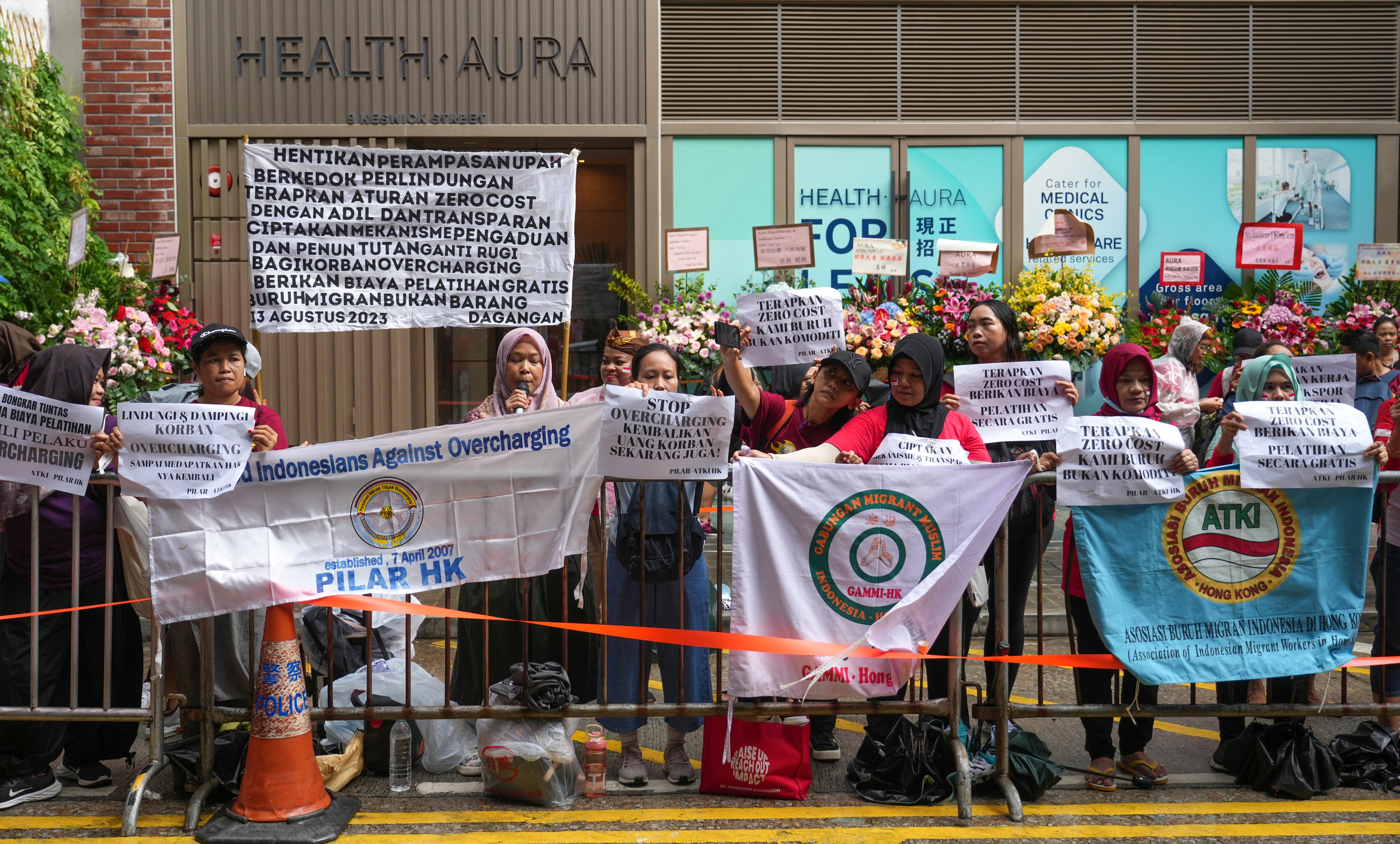 Domestic helpers protest outside the Indonesian consulate. Photo: Sam Tsang