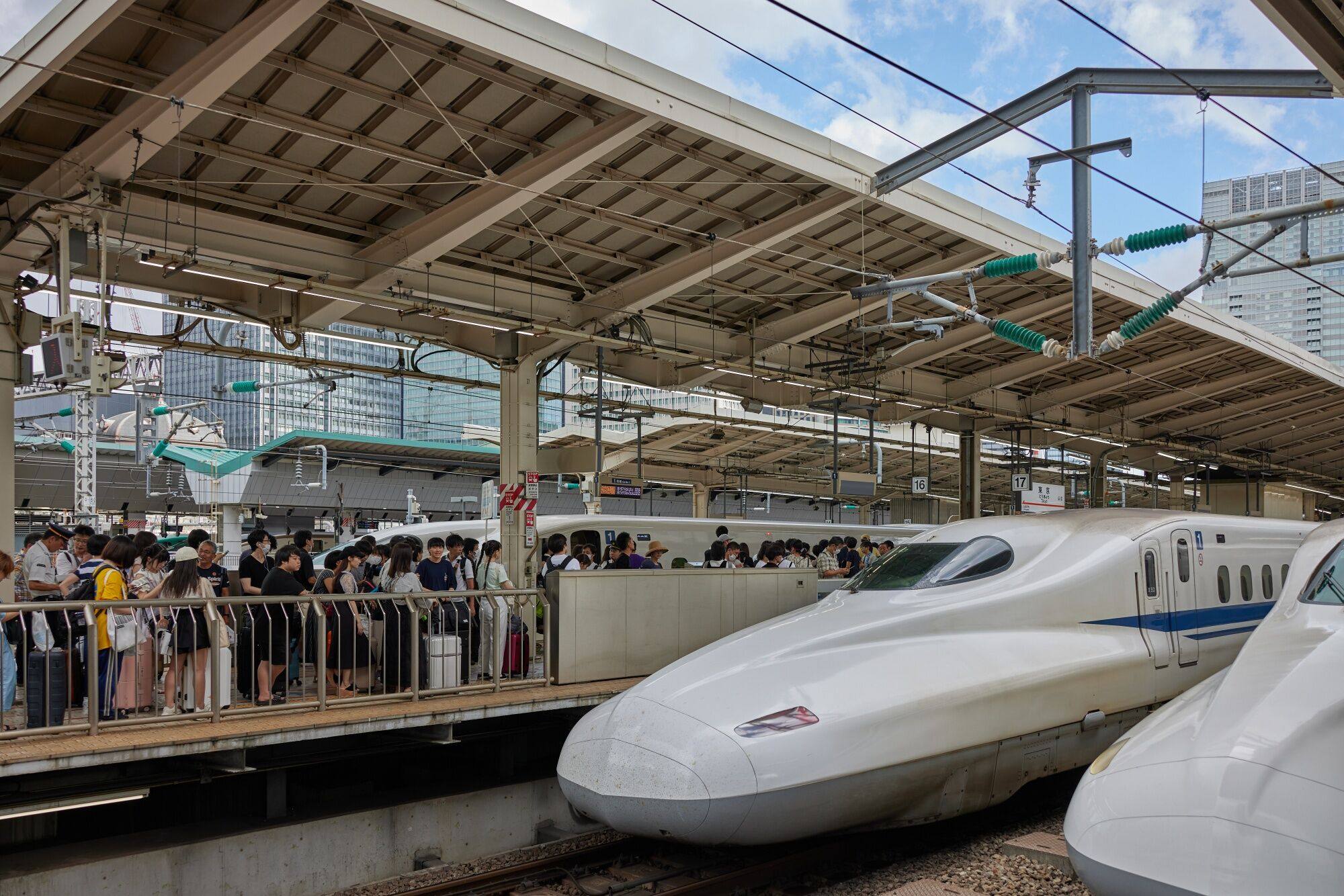 Passengers queue to board a Central Japan Railway shinkansen bullet train at Tokyo Station. Photo: Bloomberg