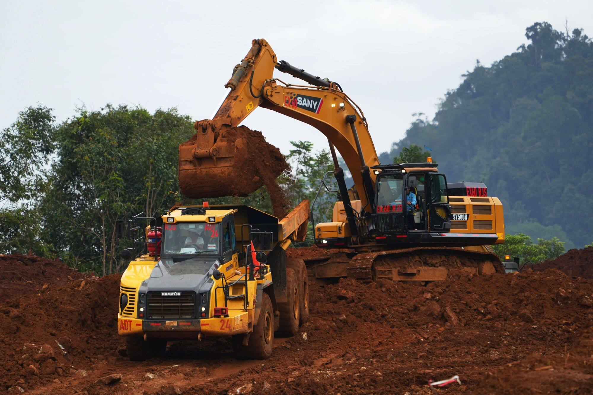 Exca Loading Indonesia urged to shut illegal mines as latest tragedy highlights ...