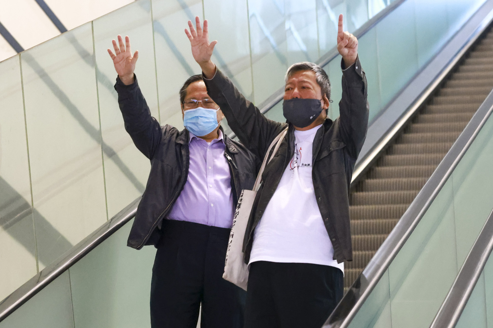 Former lawmakers Albert Ho (left) and Lee Cheuk-yan, who are among the seven opposition figures, outside West Kowloon Court in 2019. Photo: May Tse