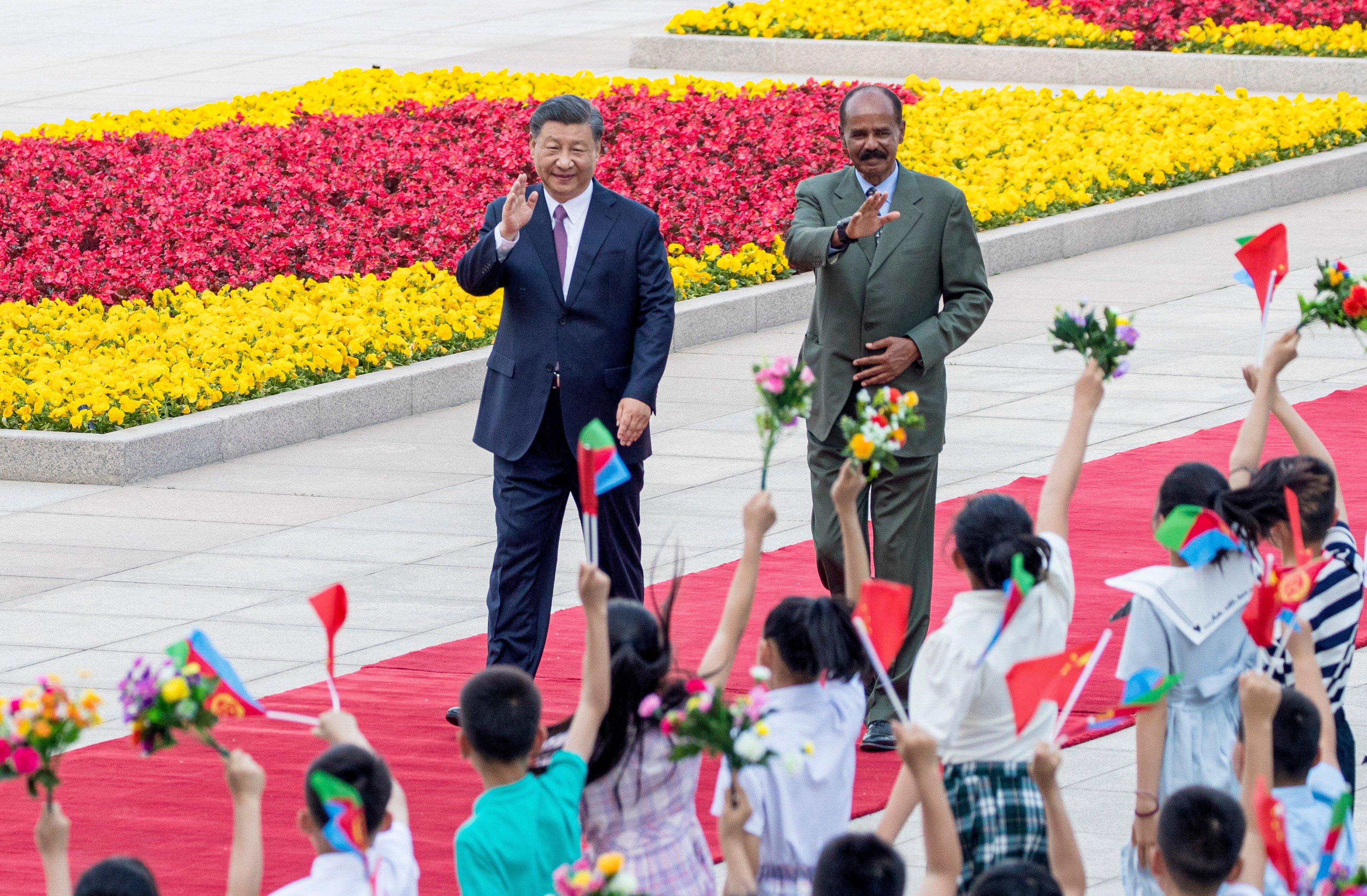 Chinese President Xi Jinping (left) holds a welcome ceremony for Eritrean President Isaias Afwerki  in Beijing on May 15, 2023 before their talks. Photo: Xinhua