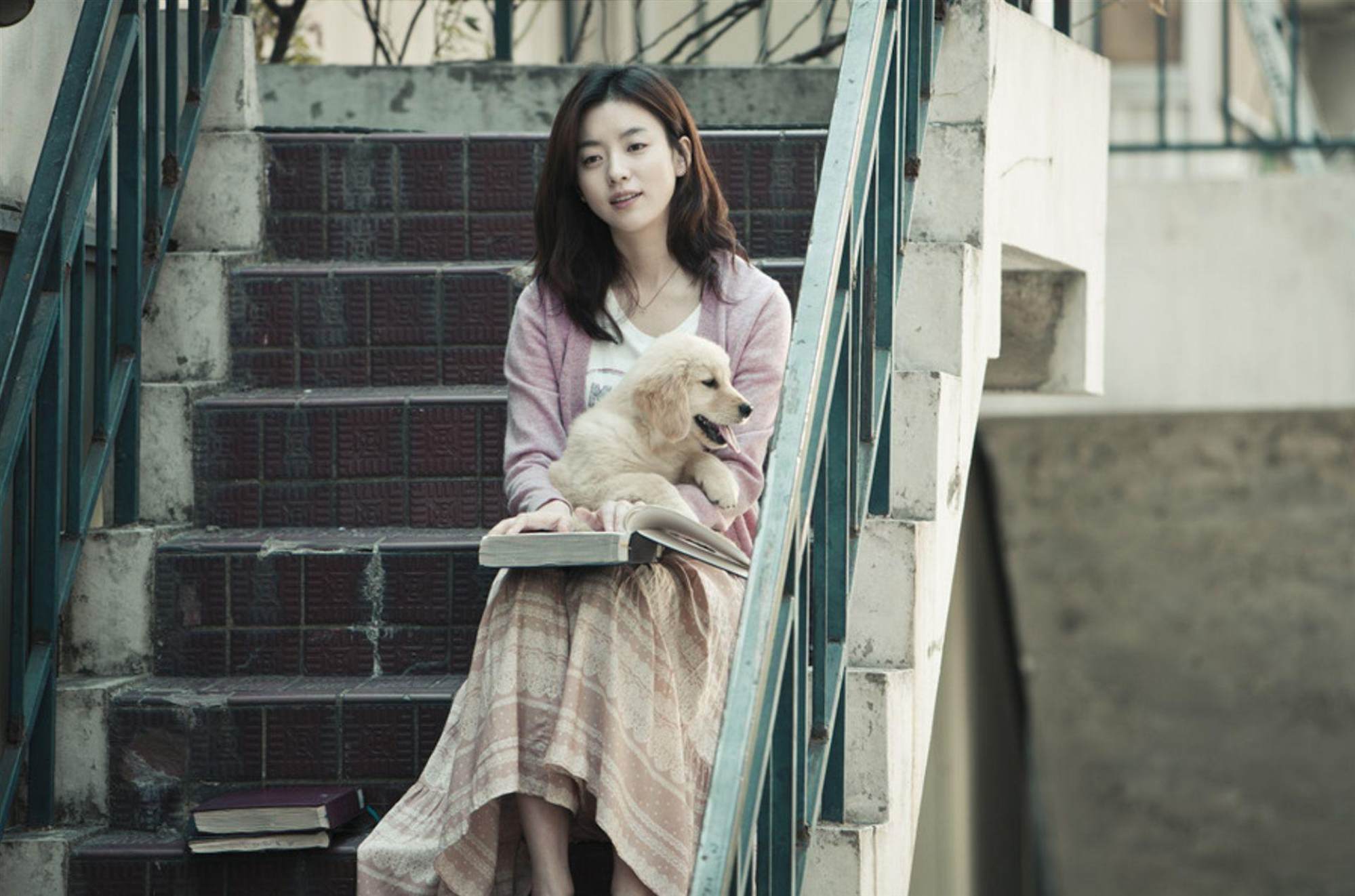 Han Hyo-joo într-o imagine din „Always” (2011).