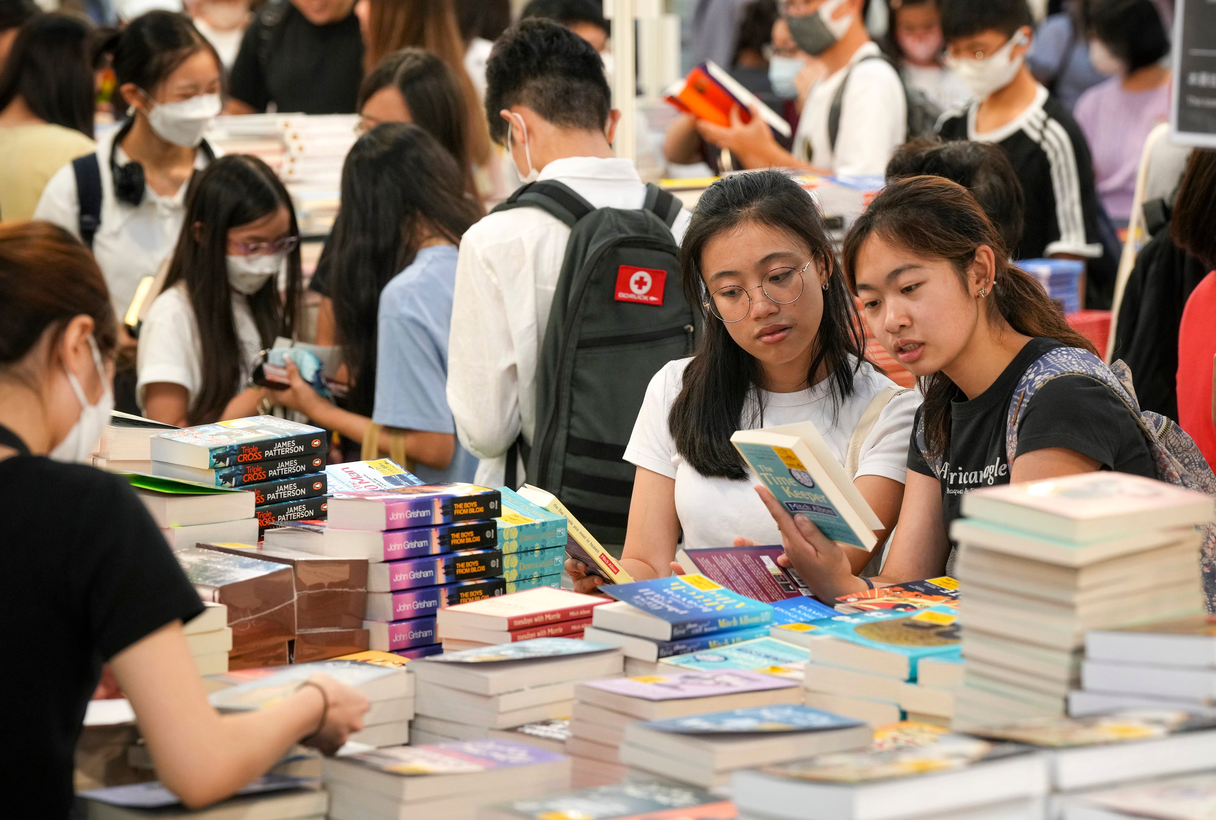 Readers shop for books on the first day of Hong Kong Book Fair on July 19 at the Convention and Exhibition Centre in Wan Chai. Photo: Elson Li