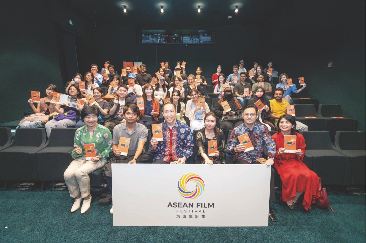 The ASEAN Film Festival aims to promote cross-cultural exchange. Mr Kavich Neang, Director of ‘White Building’, (Front Row, Second Left); Mr Daryl Ng, Chairman of HK-ASEAN Foundation (Third Left); Mrs Phoeung Chanthida, the Vice Consul of Cambodia in Hong Kong (Third Right); Mr Charles Chia, CEO of HK-ASEAN Foundation (Second Right); Ms Melanie Kwok, Assistant General Manager (Sustainability), Hong Kong Heritage Conservation Foundation (First Right); and Ms Vivian Lee, Group General Manager of Corporate Marketing, Communications and Sustainability of Sino Group (First Left). Photo: Handout 