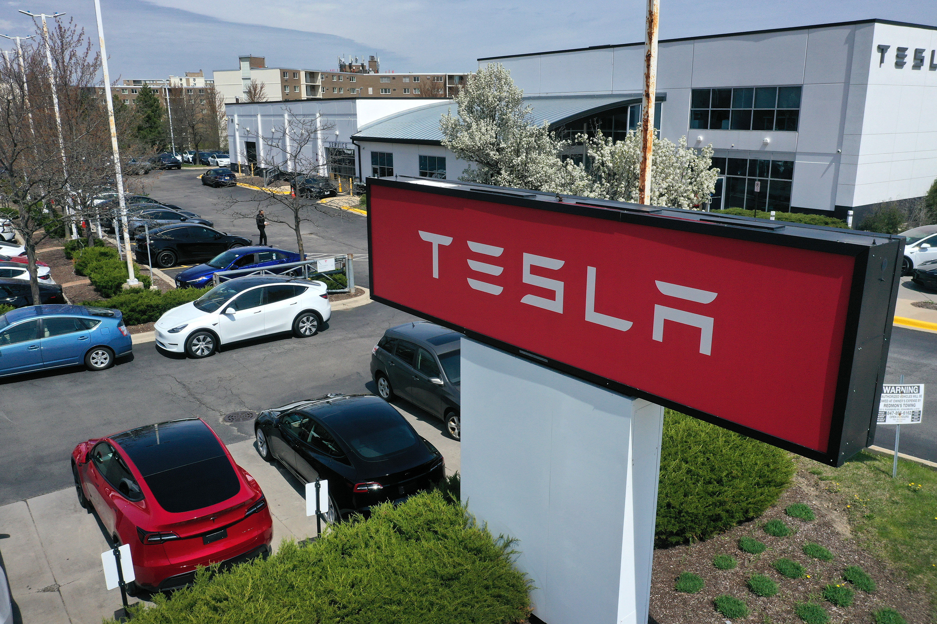 A sign at the location of a Tesla dealership in Illinois. Photo: Getty Images
