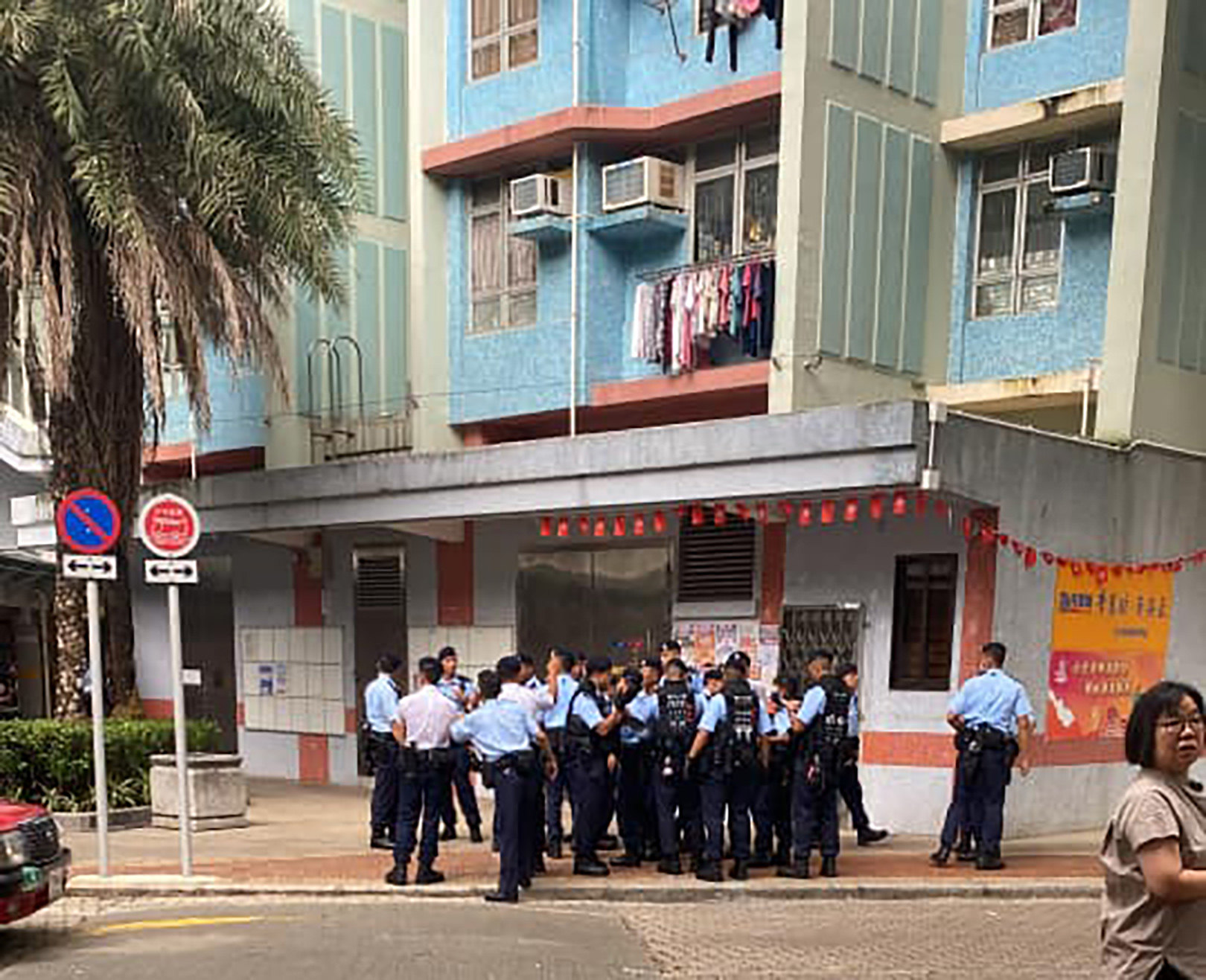 Police outside a block of flats in Ching Yuk House at Tsz Ching Estate in Tsz Wan Shan, where an investigation was launched after an 85-year-old woman was found dead and a man was discovered hanged in his home. Photo: Facebook / Siuu Kinn