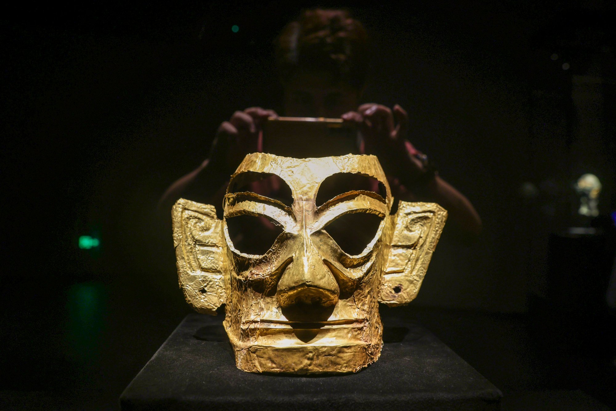 The exhibit will include a gold face-covering believed to date to Shu kingdom of the Shang dynasty. Photo: May Tse