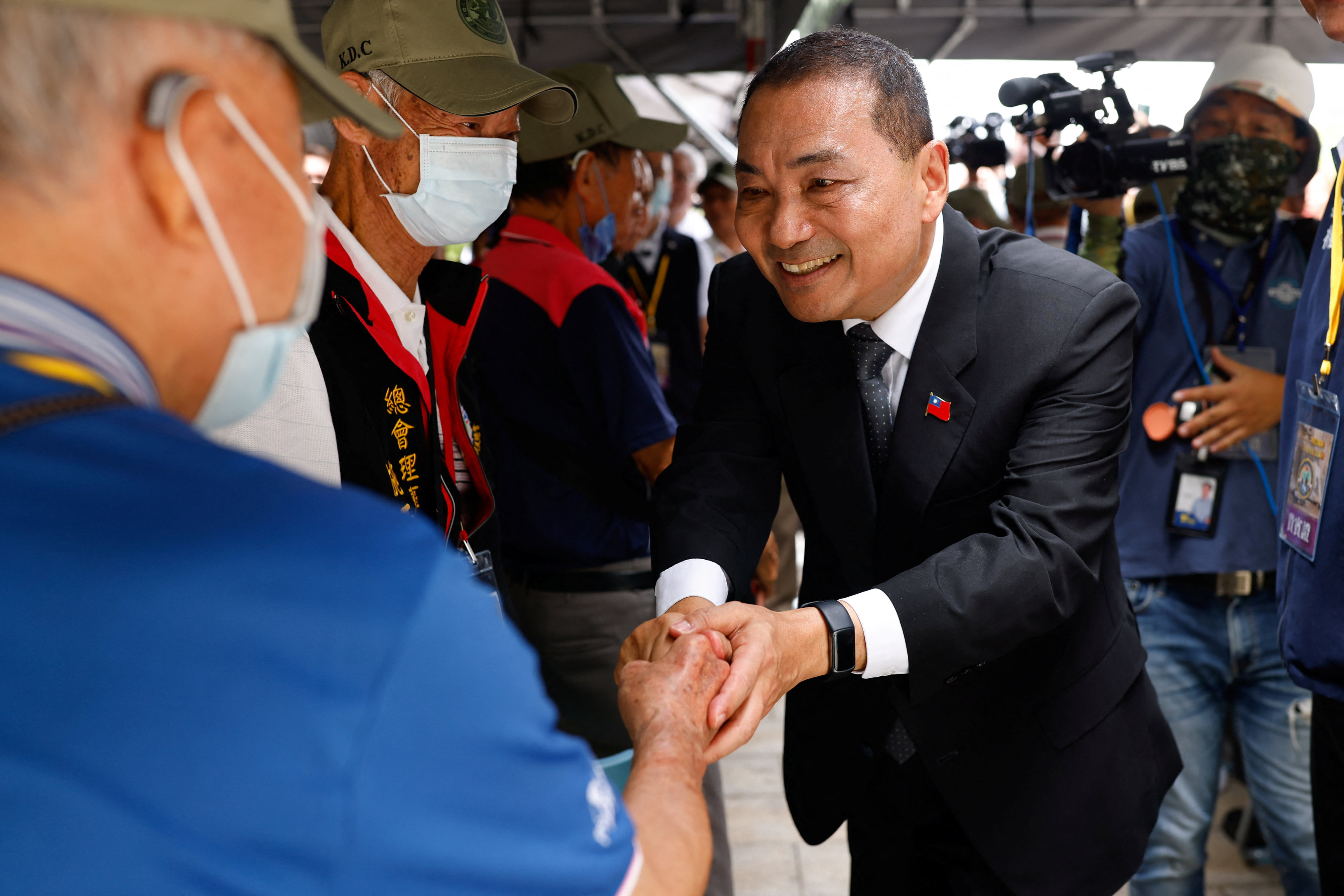 Hou Yu-ih, the Kuomintang’s 2024 presidential candidate, greets Taiwanese military veterans in Kinmen, Taiwan, on Wednesday. Photo: Reuters