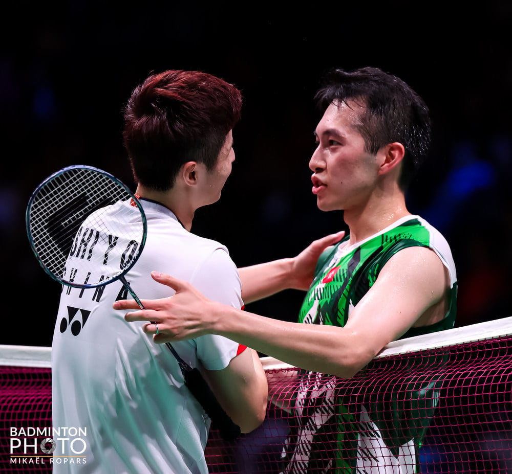 Shi Yuqi commiserates with Angus Ng after their hour-long battle. Photo: Badmintonphoto