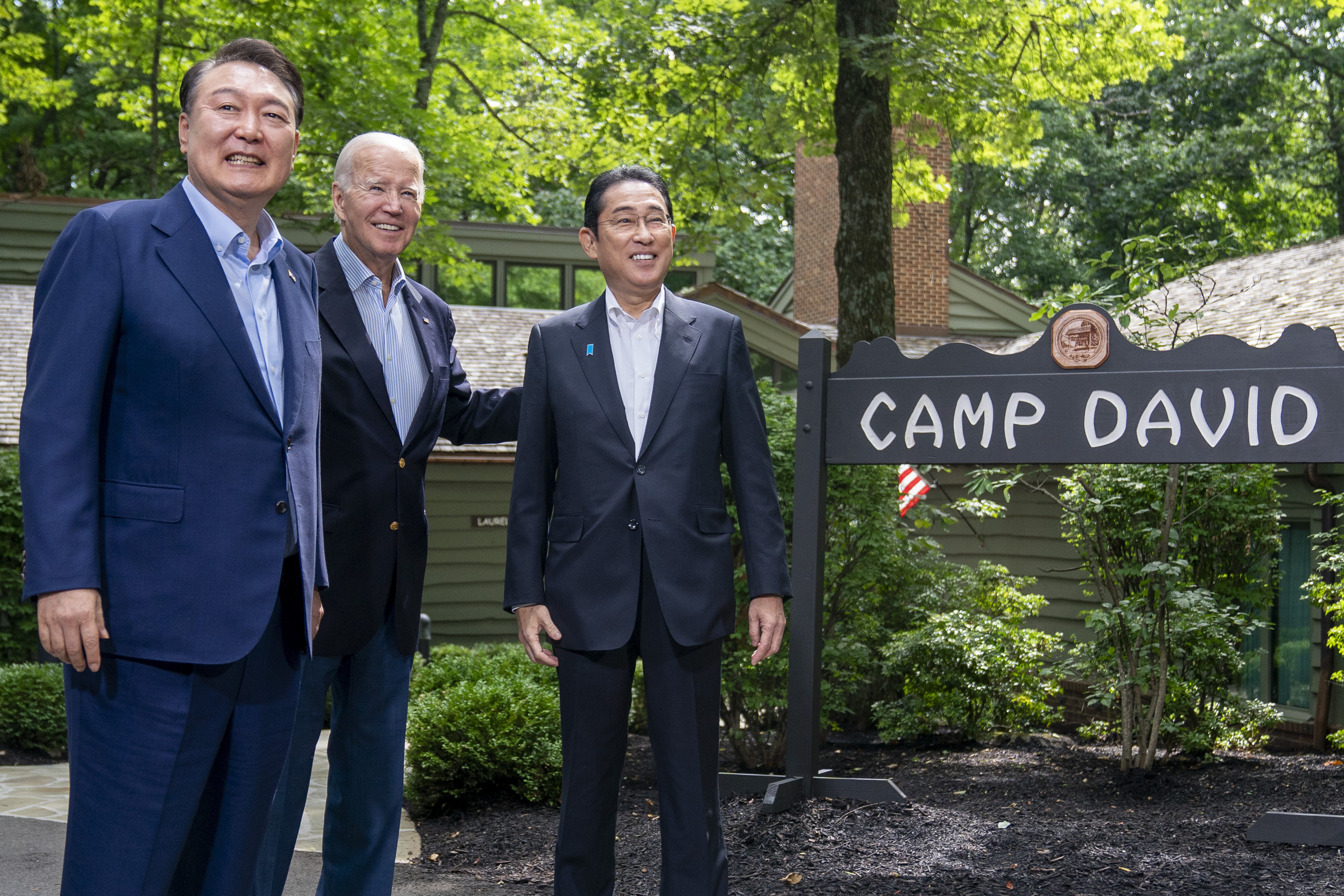 US President Joe Biden (centre) greets South Korean President Yoon Suk-yeol (left) and Japanese Prime Minister Fumio Kishida at Camp David, the presidential retreat, on August 18. Photo: AP 