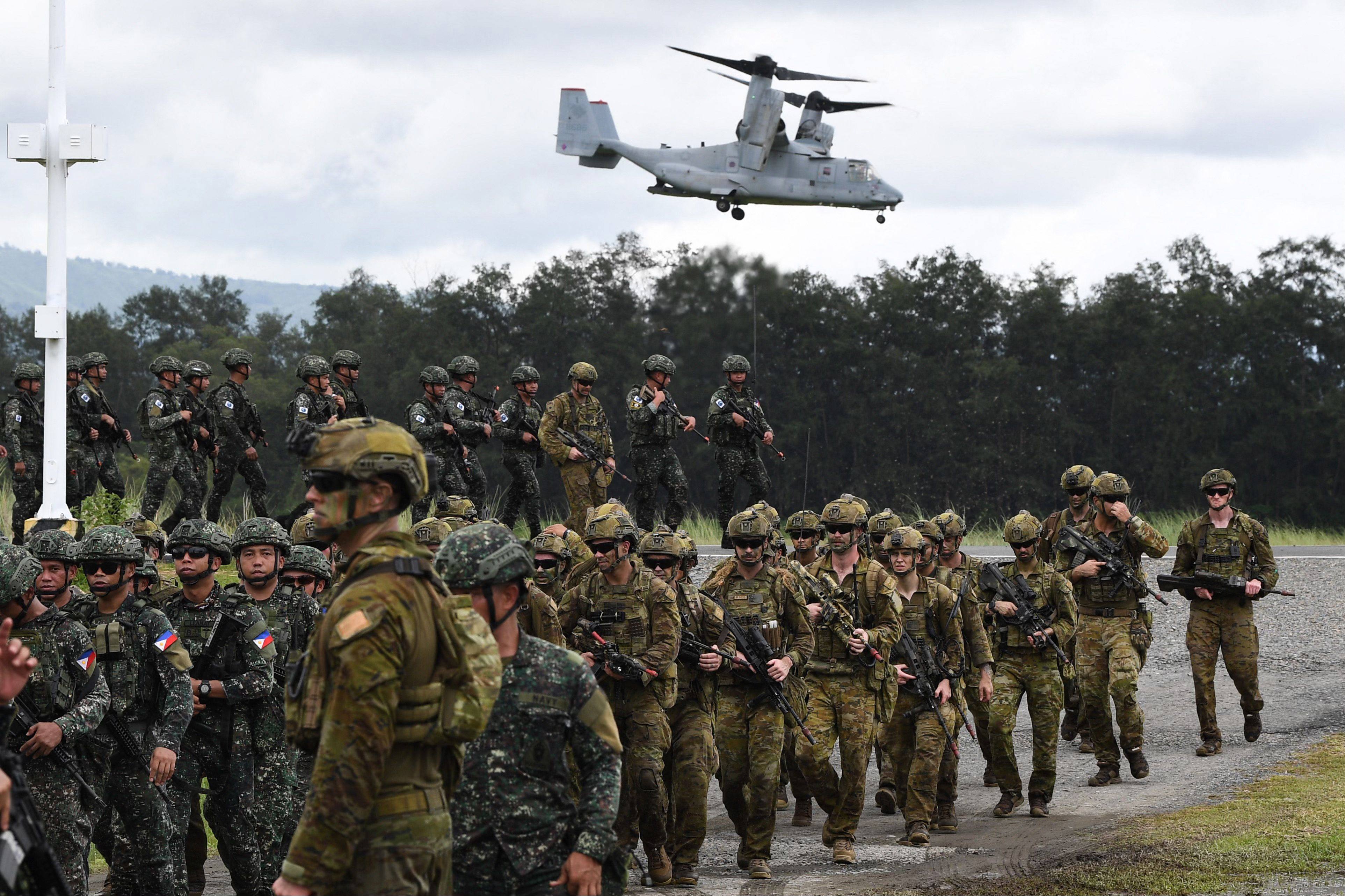 A US V-22 Osprey hovers above Philippine and Australian soldiers at a naval base in San Antonio town in Zambales province. Photo: AFP